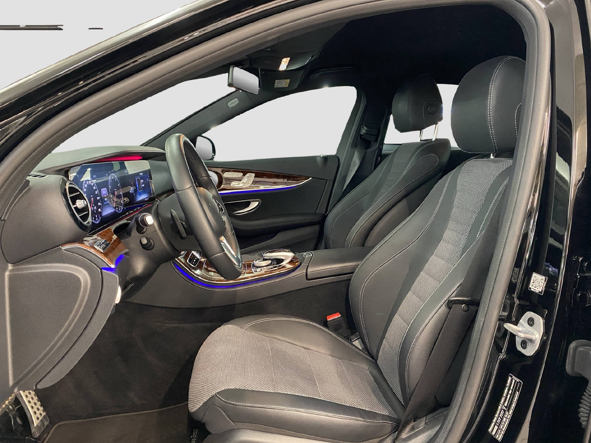 MERCEDES-BENZ E 200 Avantgarde 4MATIC-image-6