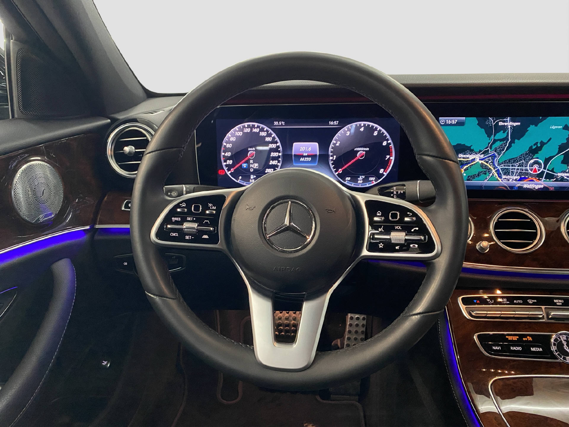 MERCEDES-BENZ E 200 Avantgarde 4MATIC-image-8