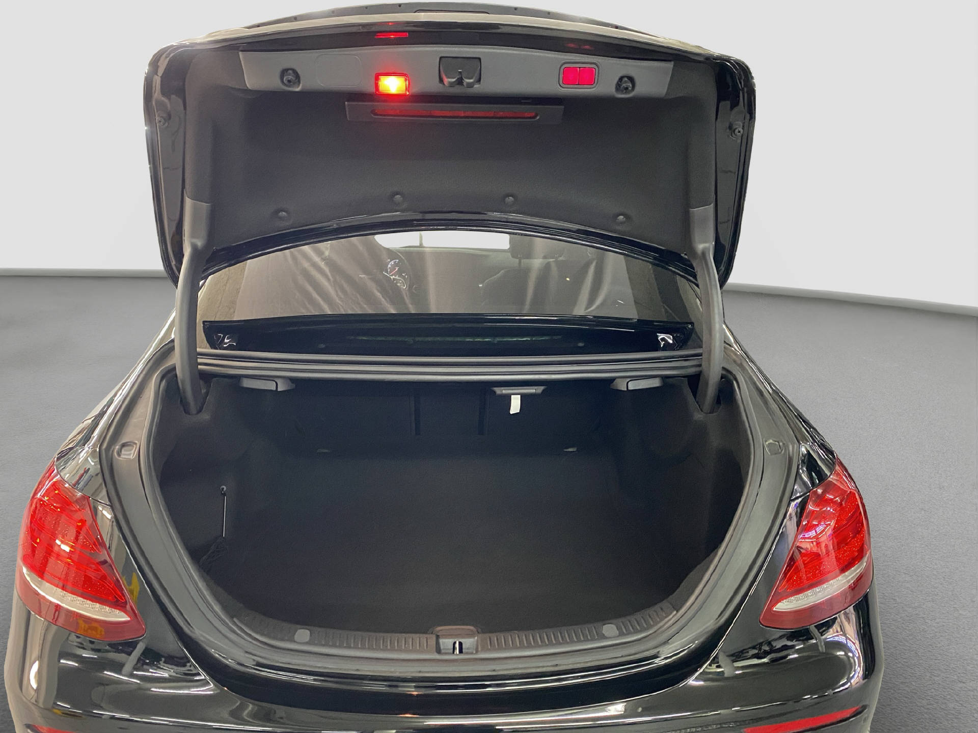 MERCEDES-BENZ E 200 Avantgarde 4MATIC-image-12