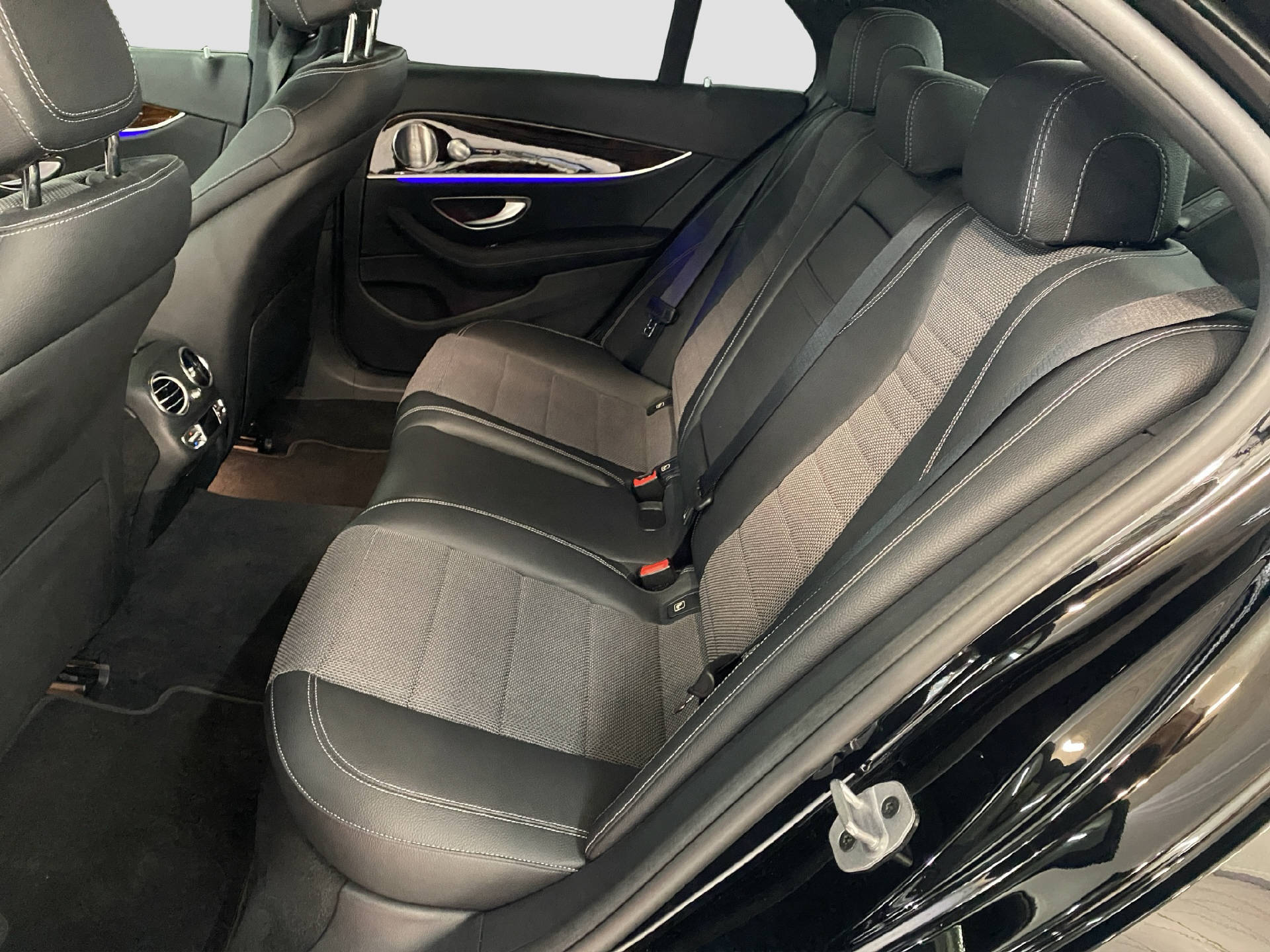 MERCEDES-BENZ E 200 Avantgarde 4MATIC-image-11