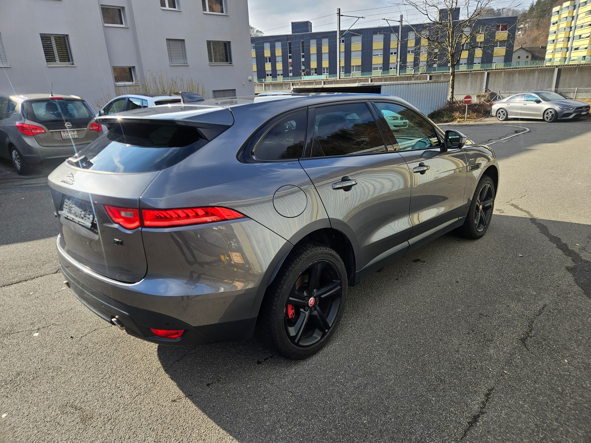 JAGUAR F-PACE-image-4