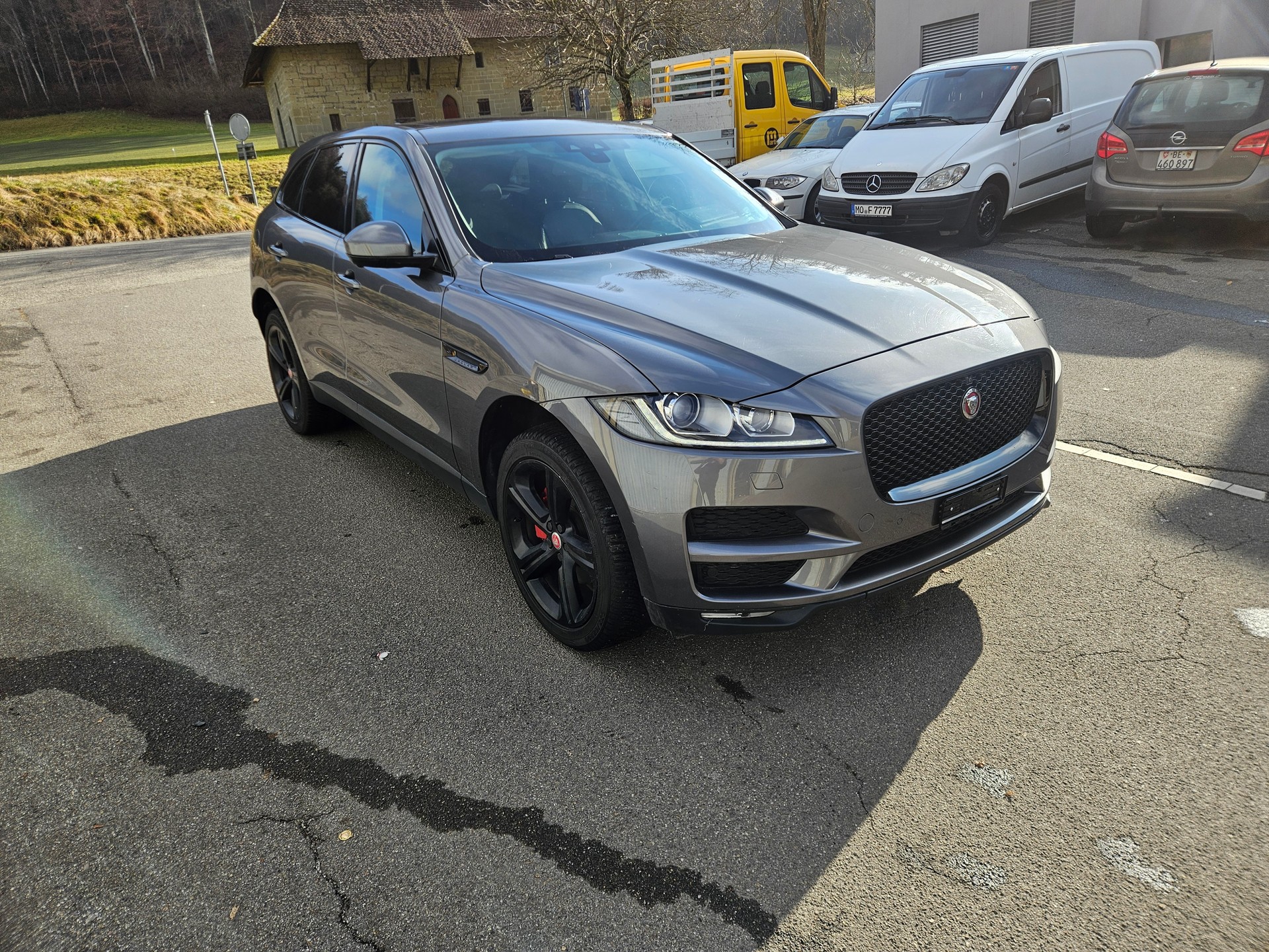 JAGUAR F-PACE-image-2