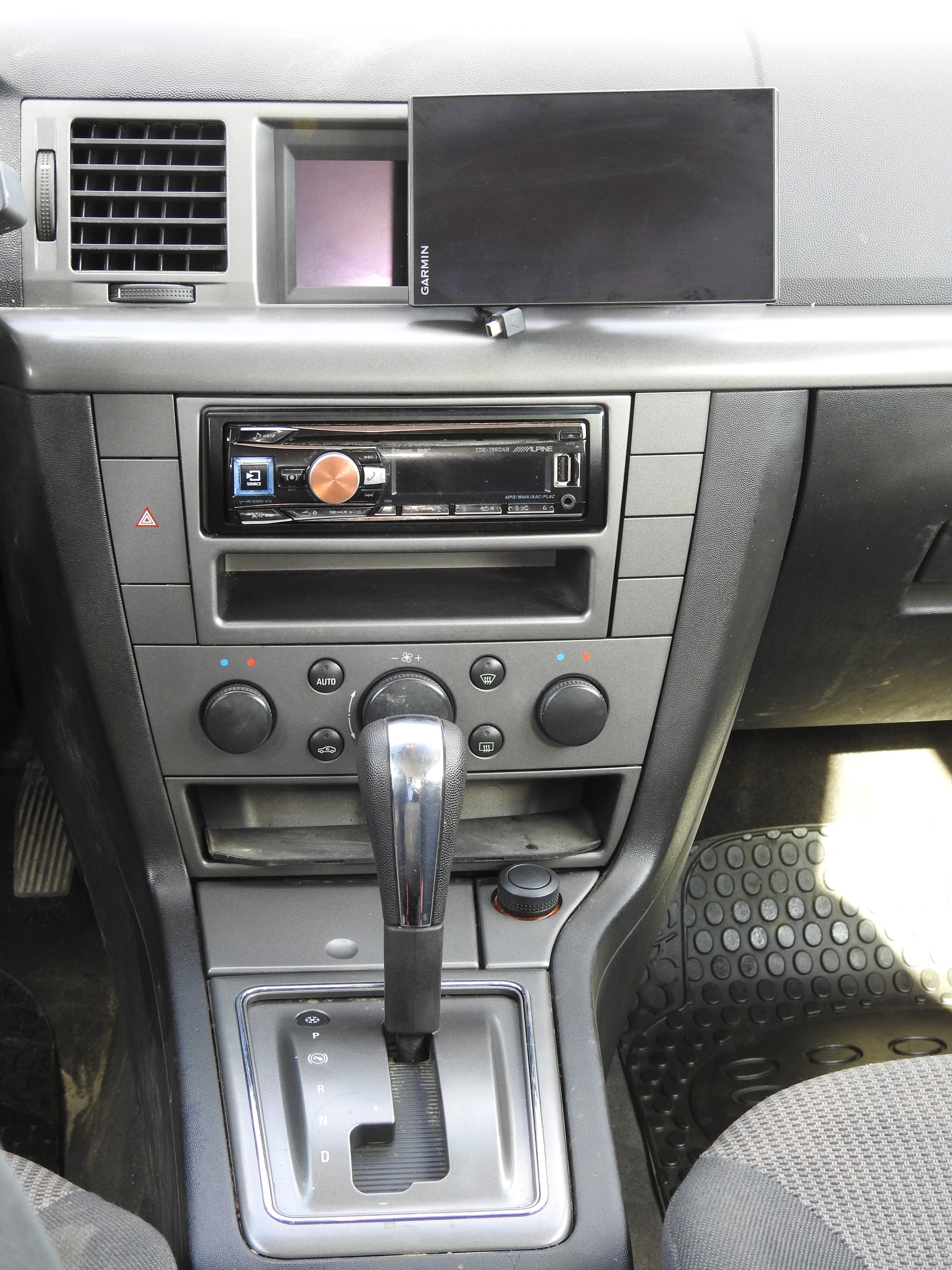 OPEL Vectra Caravan 2.2 Essentia-image-17
