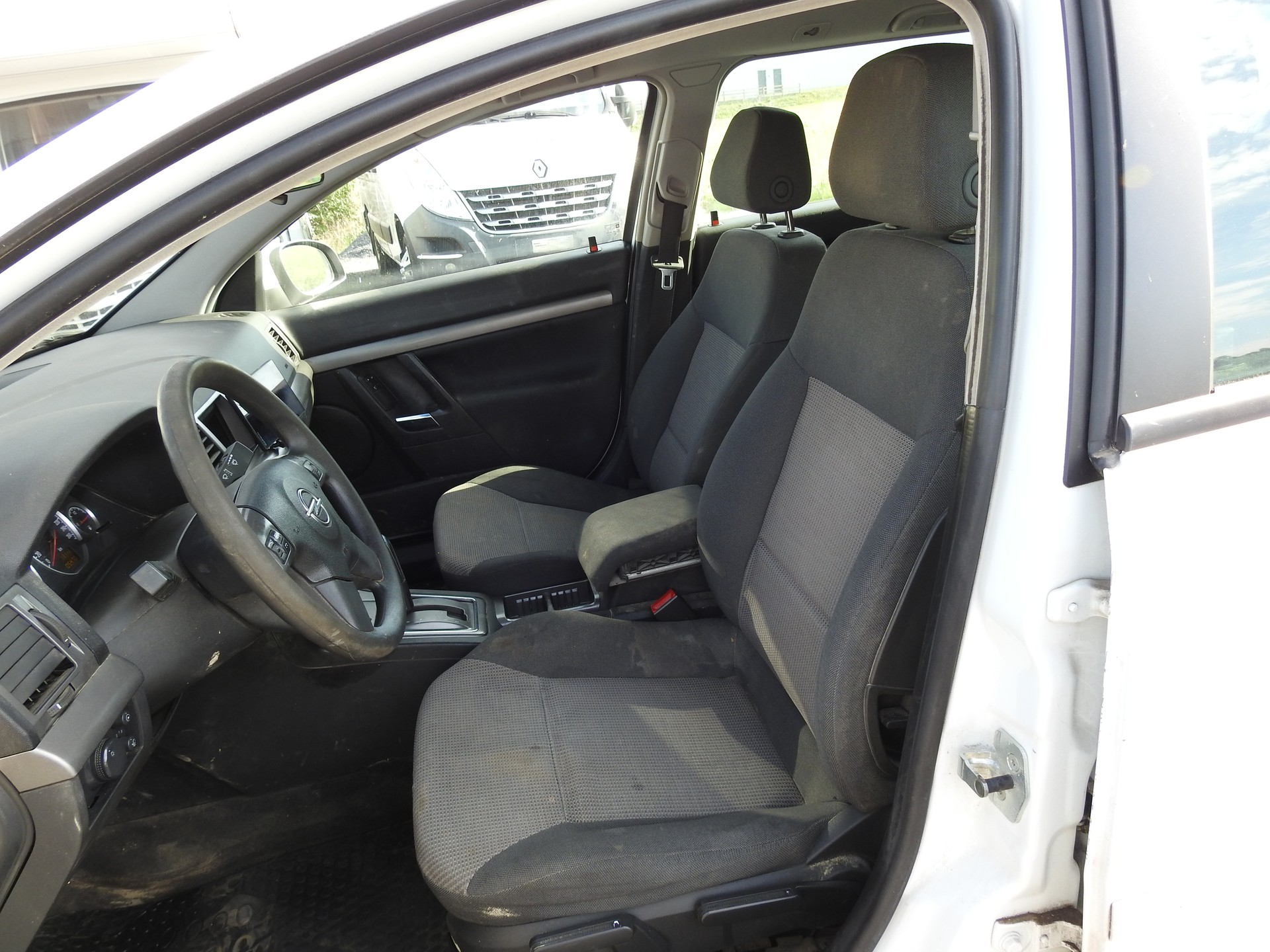 OPEL Vectra Caravan 2.2 Essentia-image-13