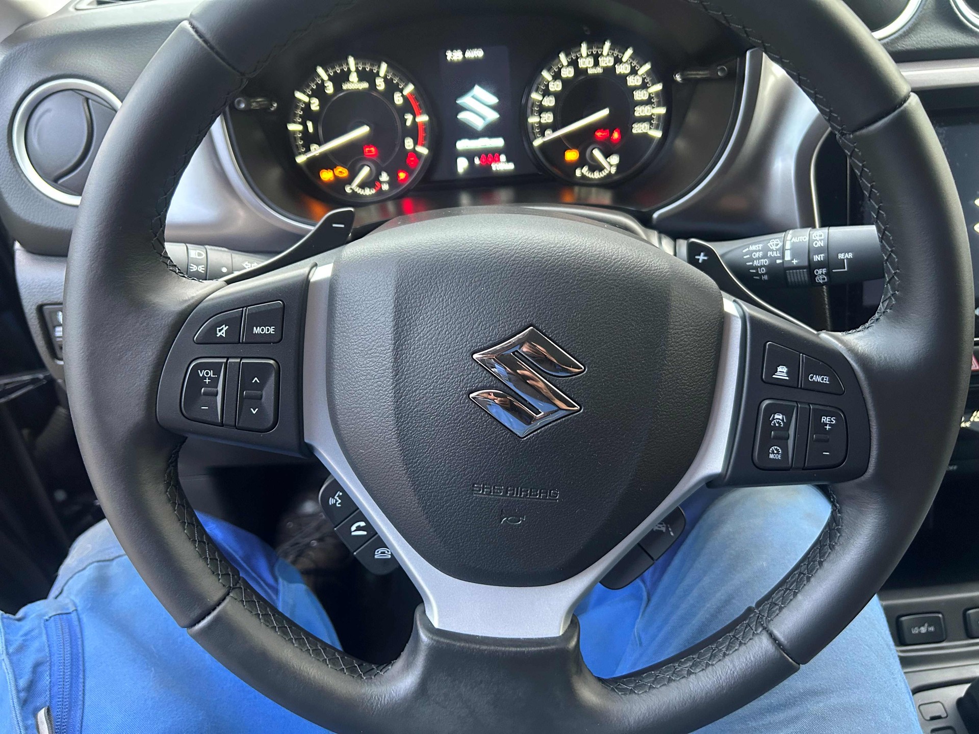 SUZUKI Vitara 1.4 Boosterjet Compact + 4x4 Hybrid Automatic-image-6