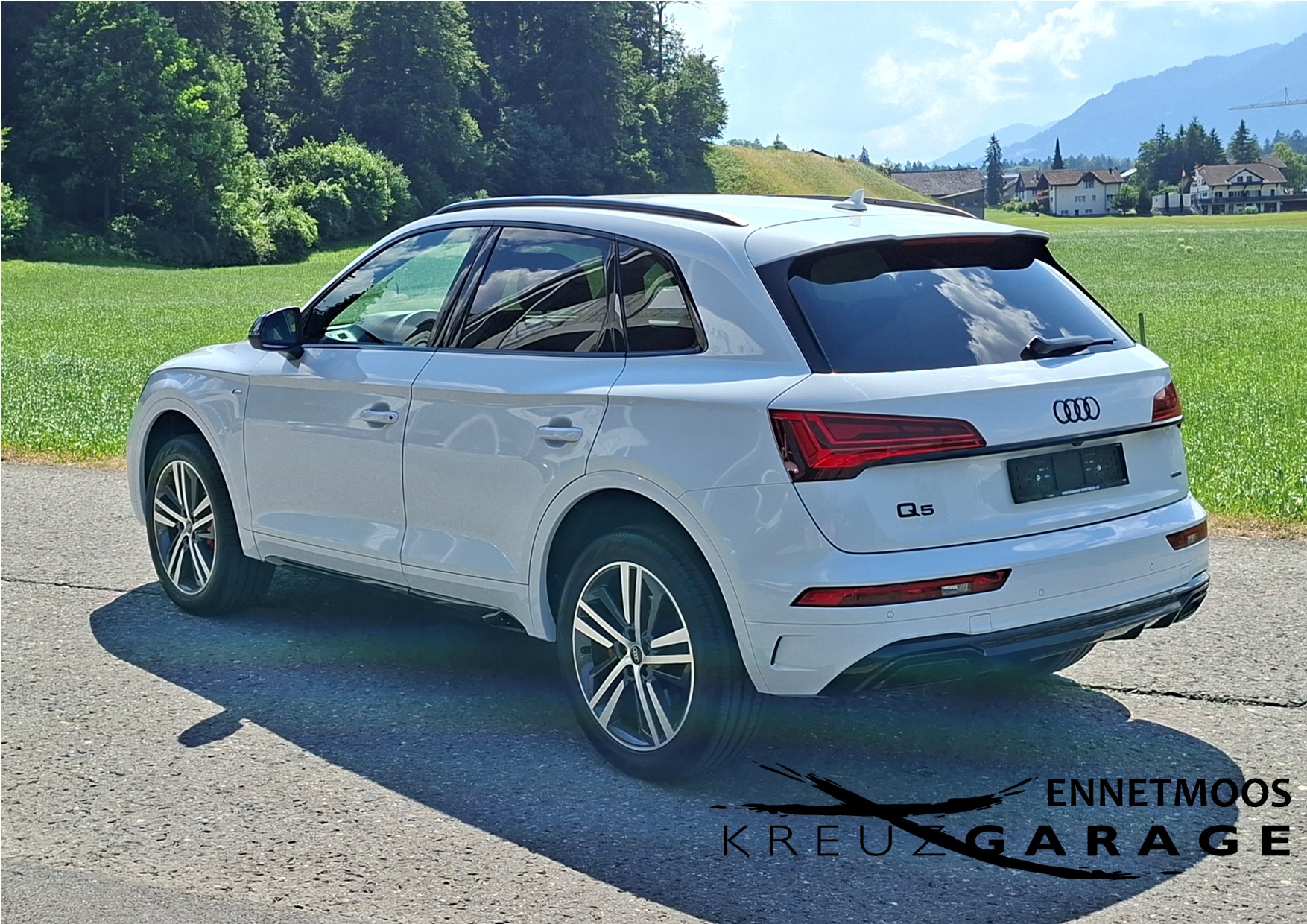 AUDI Q5 40 TDI Black Edition quattro S-tronic *CH-Fahrzeug m. ASSP+8-fach bereift m. Pneu*-image-2