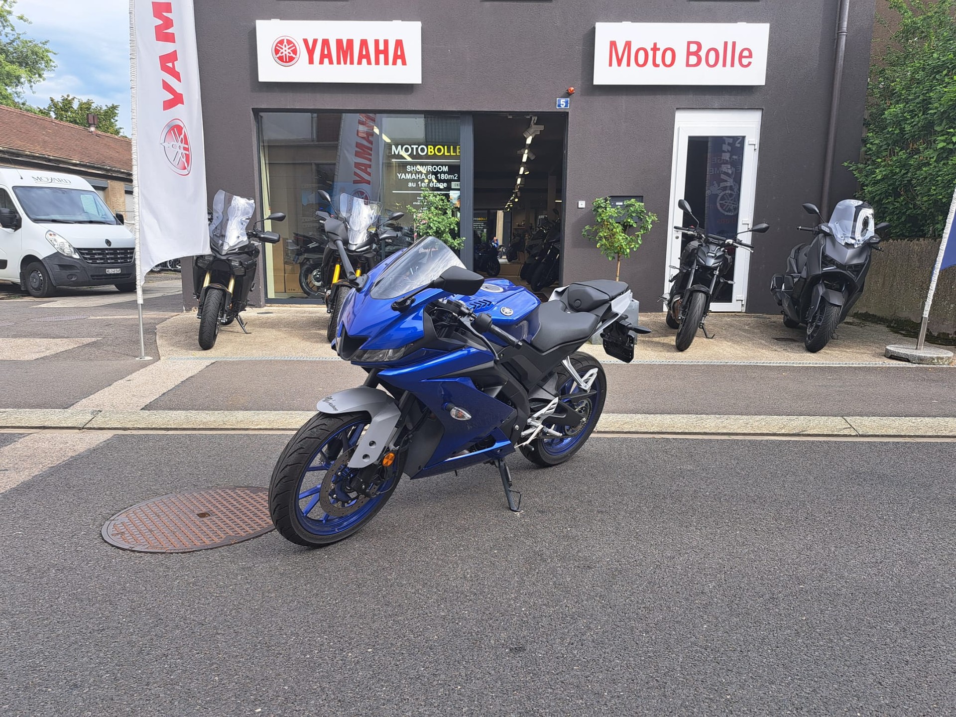 YAMAHA R 125-showroom-element-3