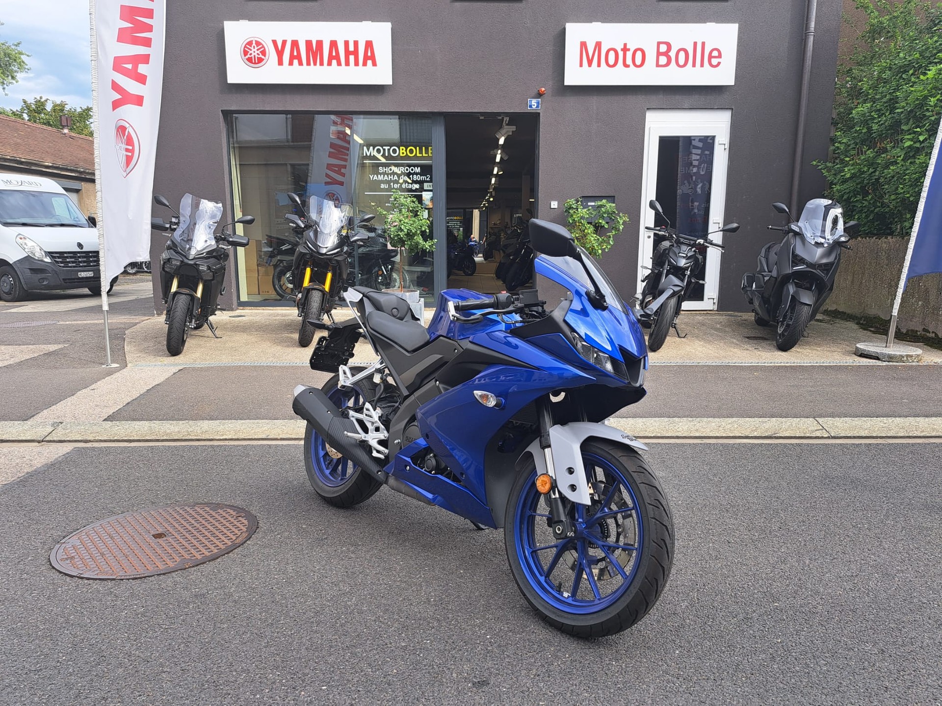 YAMAHA R 125-showroom-element-1