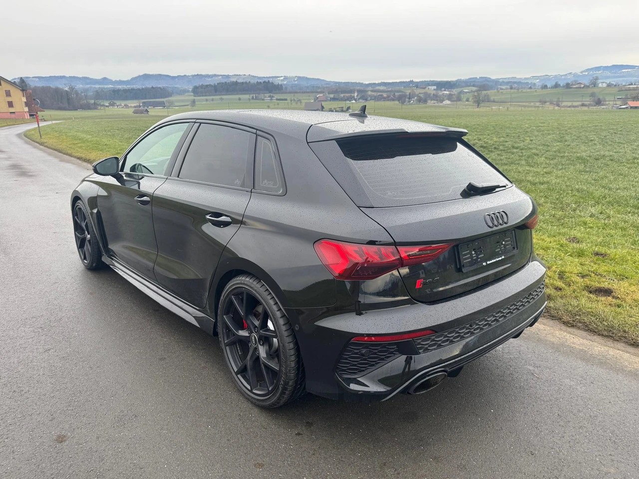 AUDI RS3 Sportback 2.5 TSI quattro S-tronic-image-2
