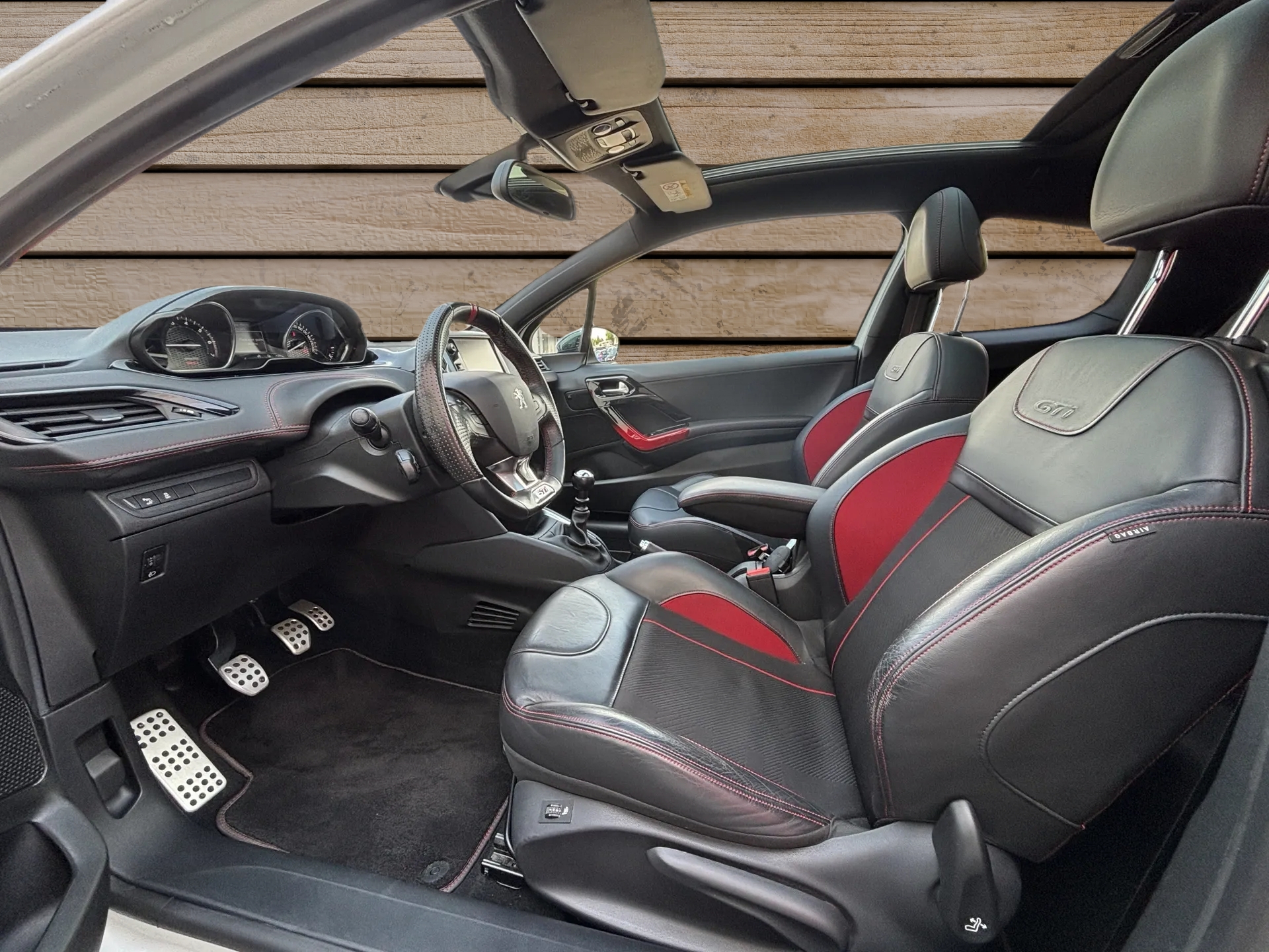 PEUGEOT 208 1.6 Turbo GTi-image-5