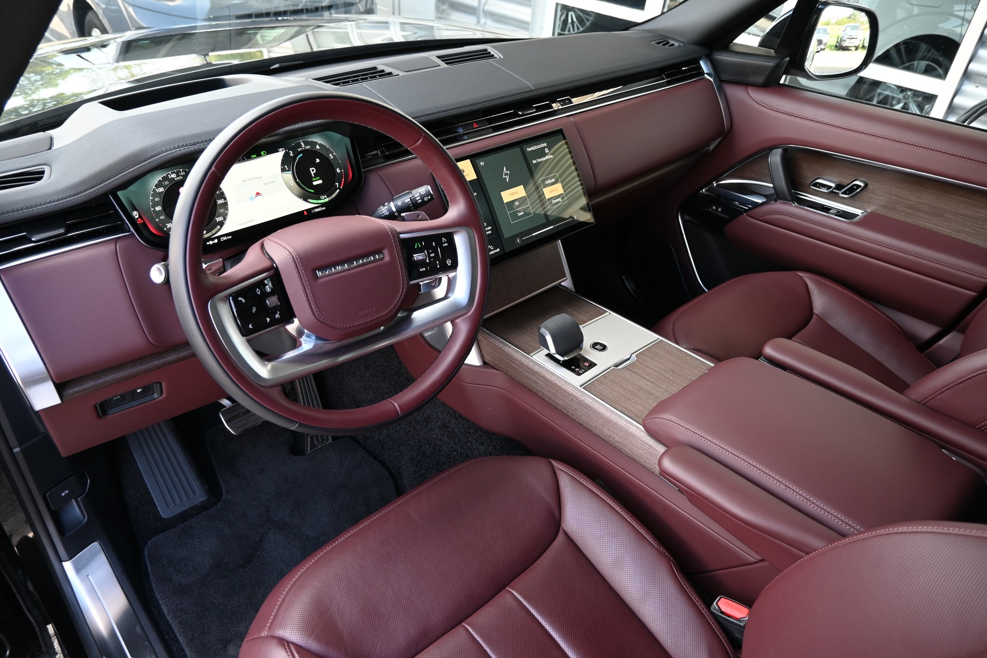 LAND ROVER Range Rover 3.0 V6 P460 Si6 PHEV HSE Automatic + AHK 3500kg + Werksgarantie 09.2030 + Voll-Ausstattung-image-12
