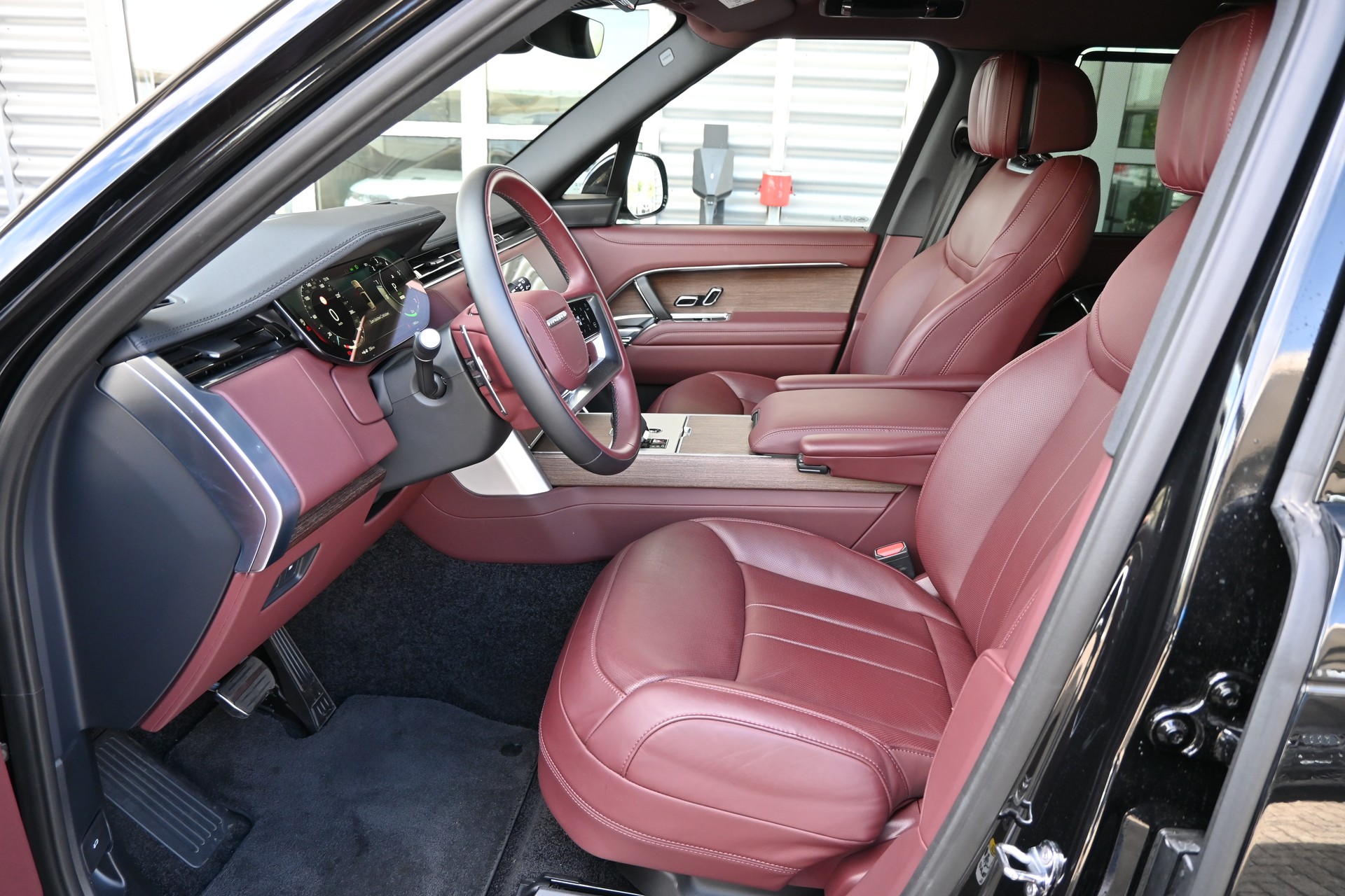 LAND ROVER Range Rover 3.0 V6 P460 Si6 PHEV HSE Automatic + AHK 3500kg + Werksgarantie 09.2030 + Voll-Ausstattung-image-13