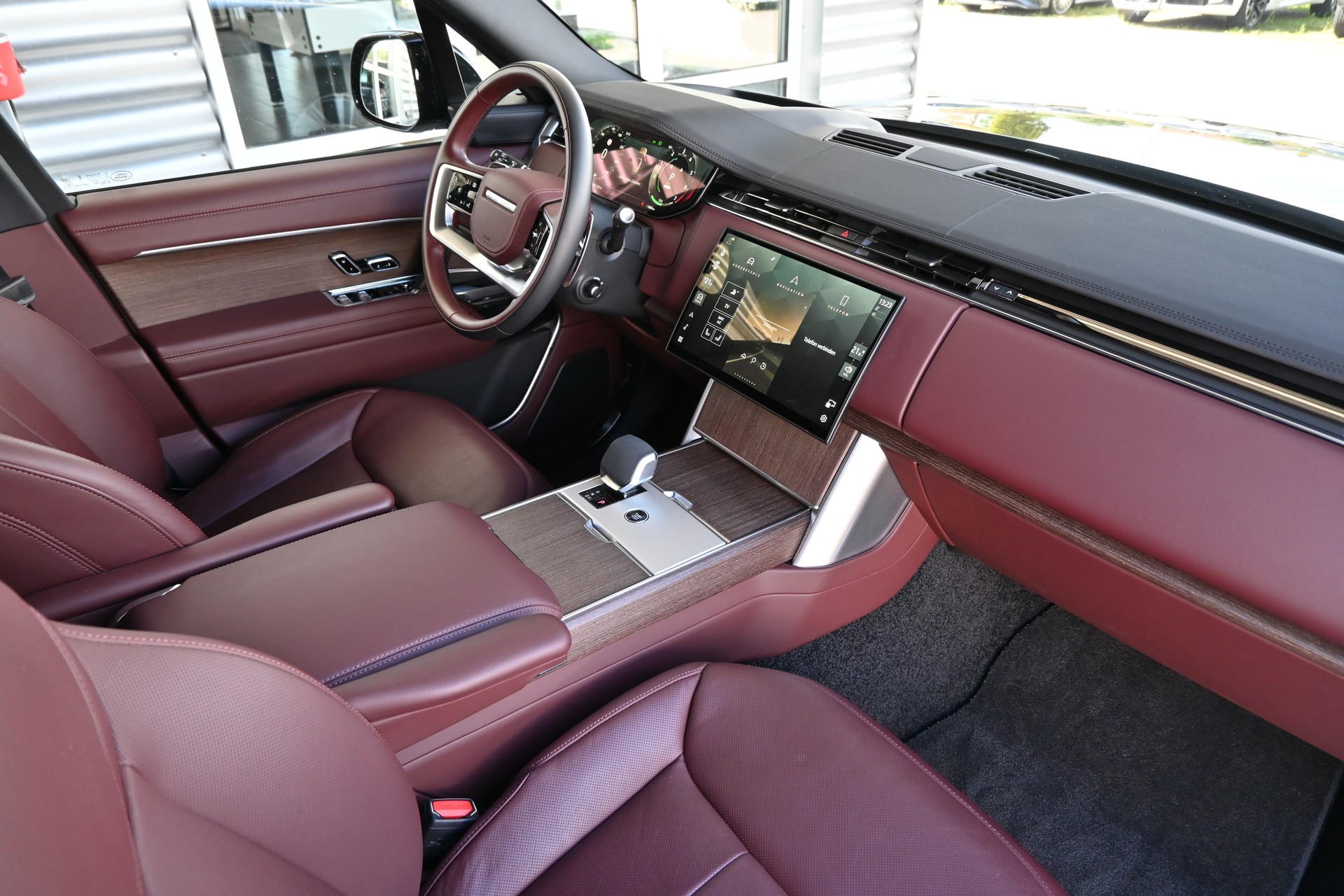 LAND ROVER Range Rover 3.0 V6 P460 Si6 PHEV HSE Automatic + AHK 3500kg + Werksgarantie 09.2030 + Voll-Ausstattung-image-14