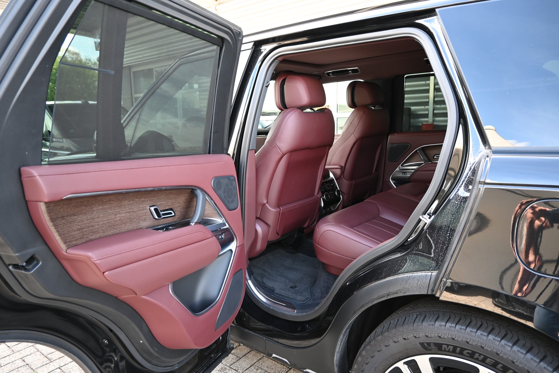 LAND ROVER Range Rover 3.0 V6 P460 Si6 PHEV HSE Automatic + AHK 3500kg + Werksgarantie 09.2030 + Voll-Ausstattung-image-16