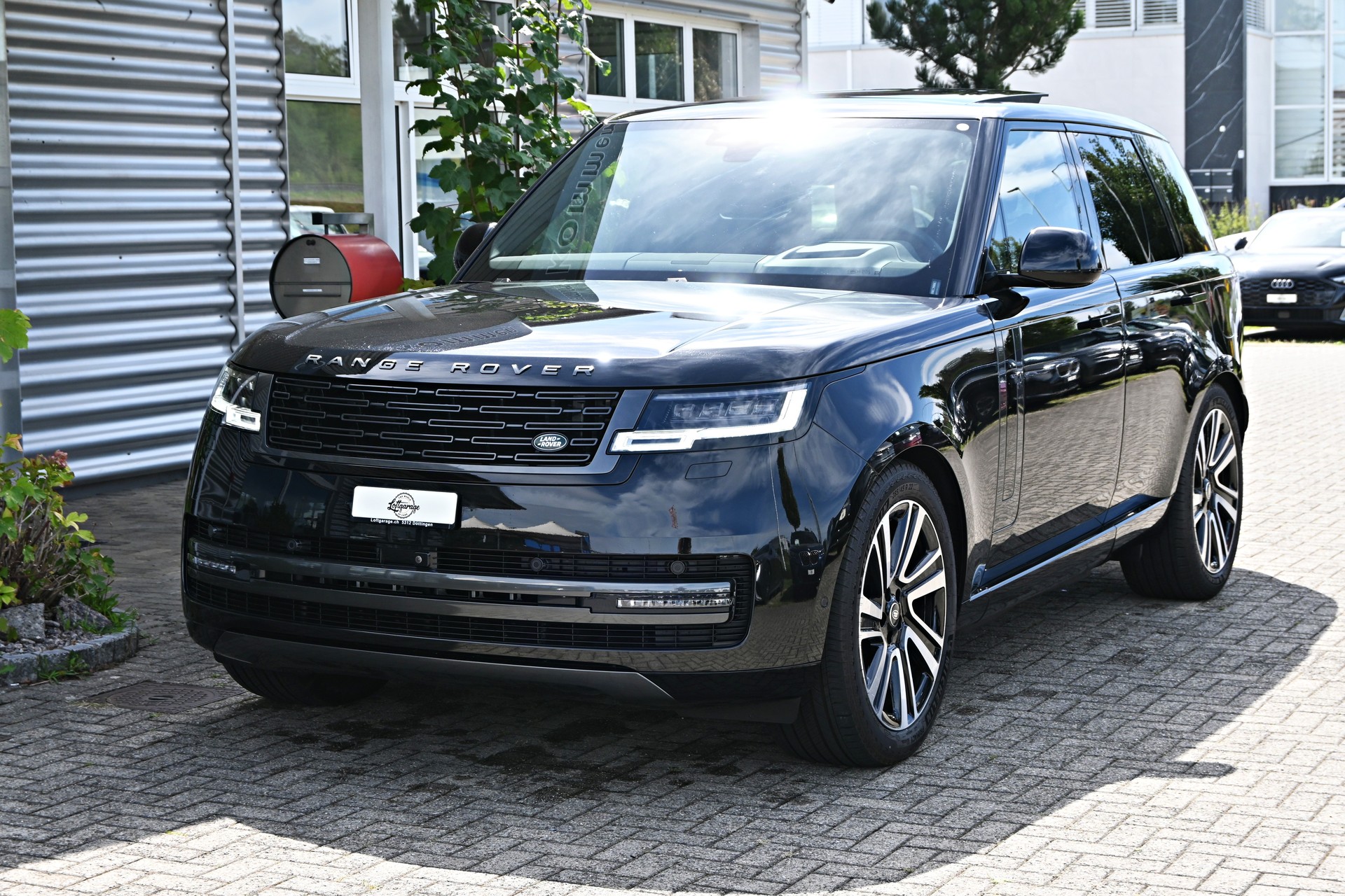 LAND ROVER Range Rover 3.0 V6 P460 Si6 PHEV HSE Automatic + AHK 3500kg + Werksgarantie 09.2030 + Voll-Ausstattung-showroom-element-1