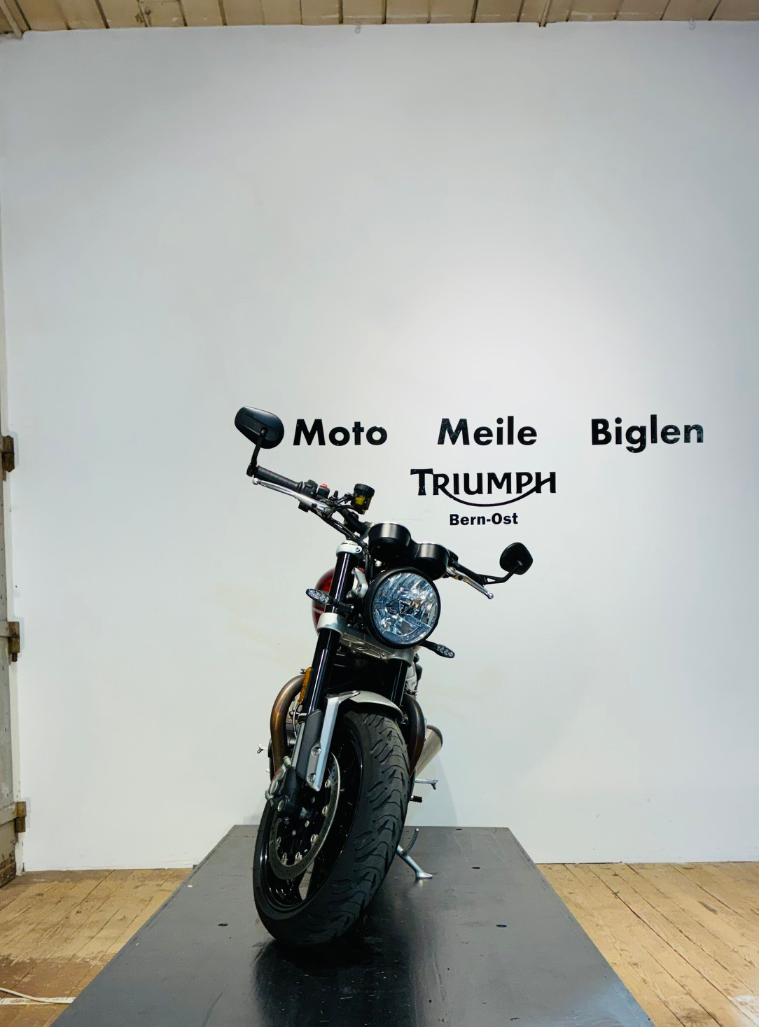 TRIUMPH Speed Twin 1200-showroom-element-2