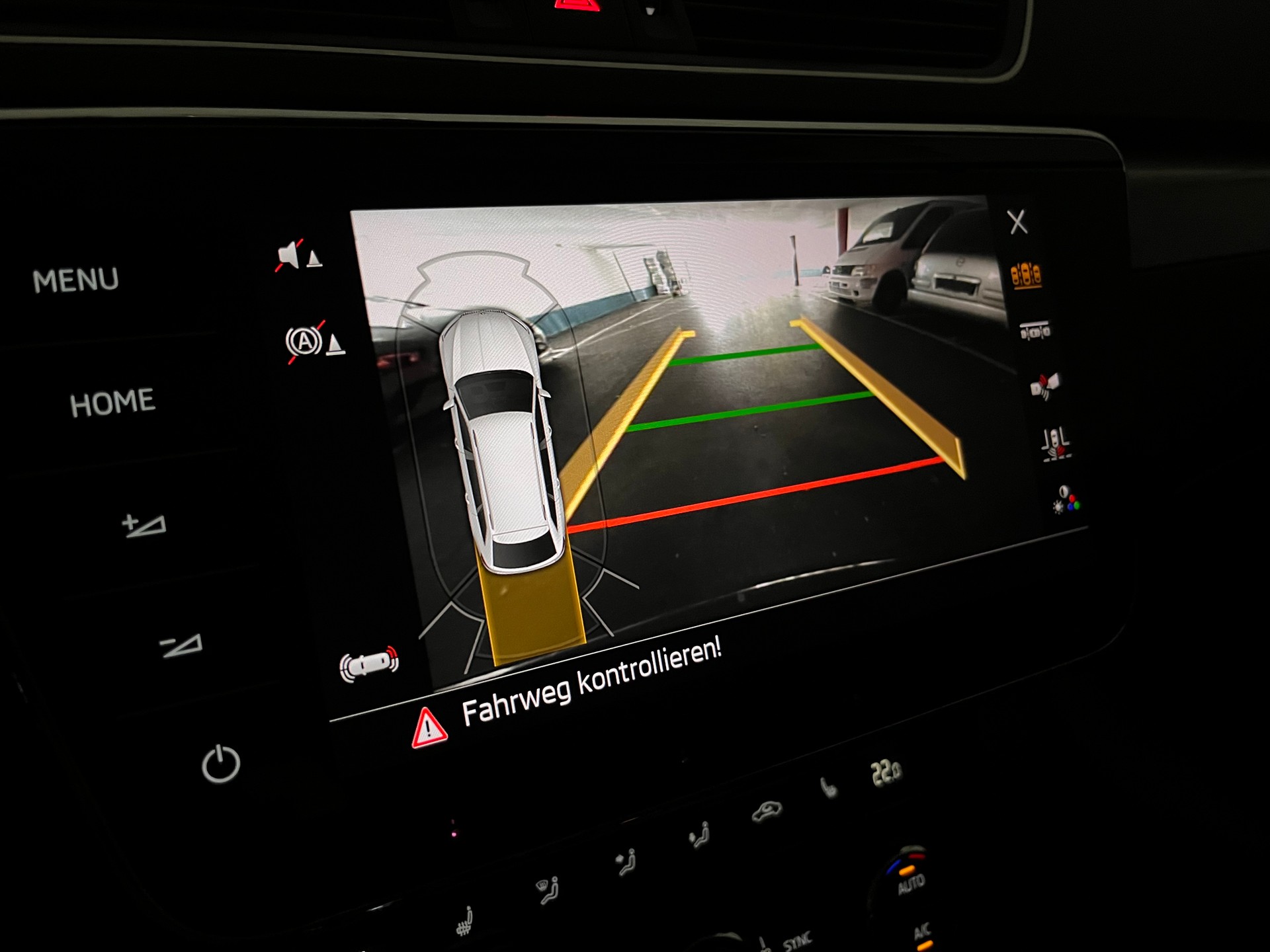 SKODA Superb Combi 2.0 TDi Style 4x4 DSG * MY SKODA PAKET - LEDER ALCANTARA - PEARL WEISS METALLIC - AHK 2200kg *-image-22