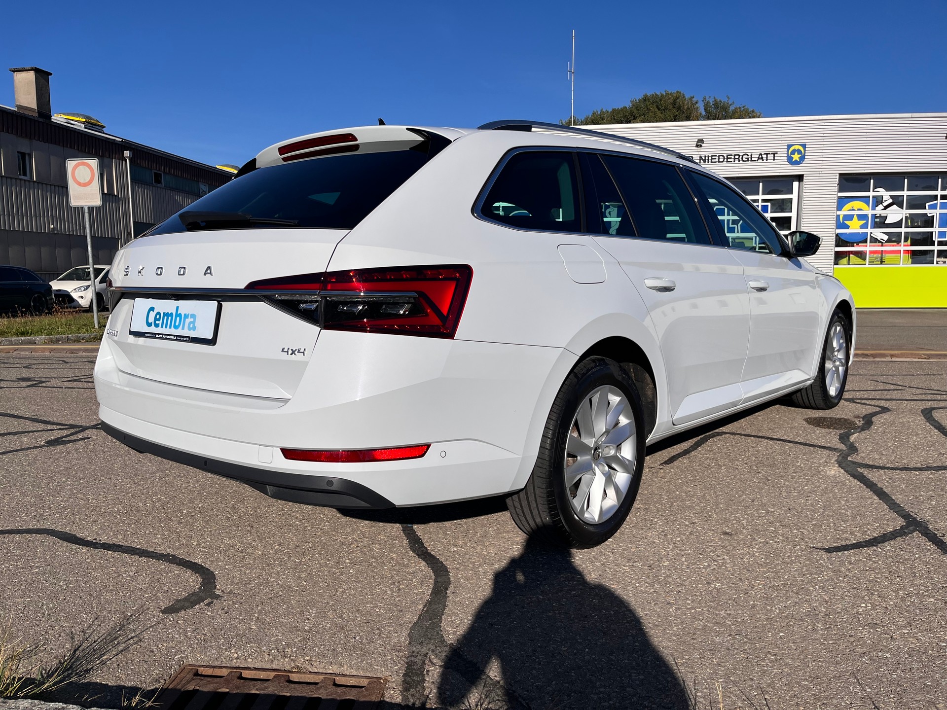 SKODA Superb Combi 2.0 TDi Style 4x4 DSG * MY SKODA PAKET - LEDER ALCANTARA - PEARL WEISS METALLIC - AHK 2200kg *-image-5