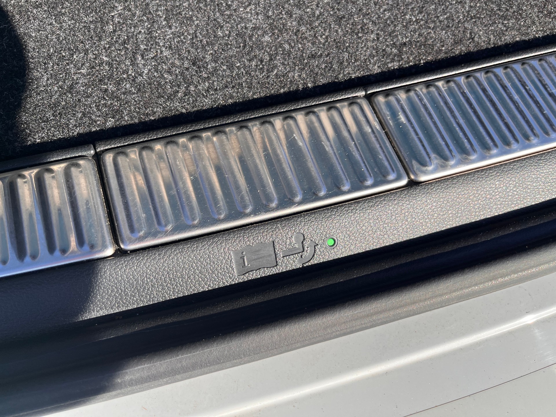 SKODA Superb Combi 2.0 TDi Style 4x4 DSG * MY SKODA PAKET - LEDER ALCANTARA - PEARL WEISS METALLIC - AHK 2200kg *-image-18