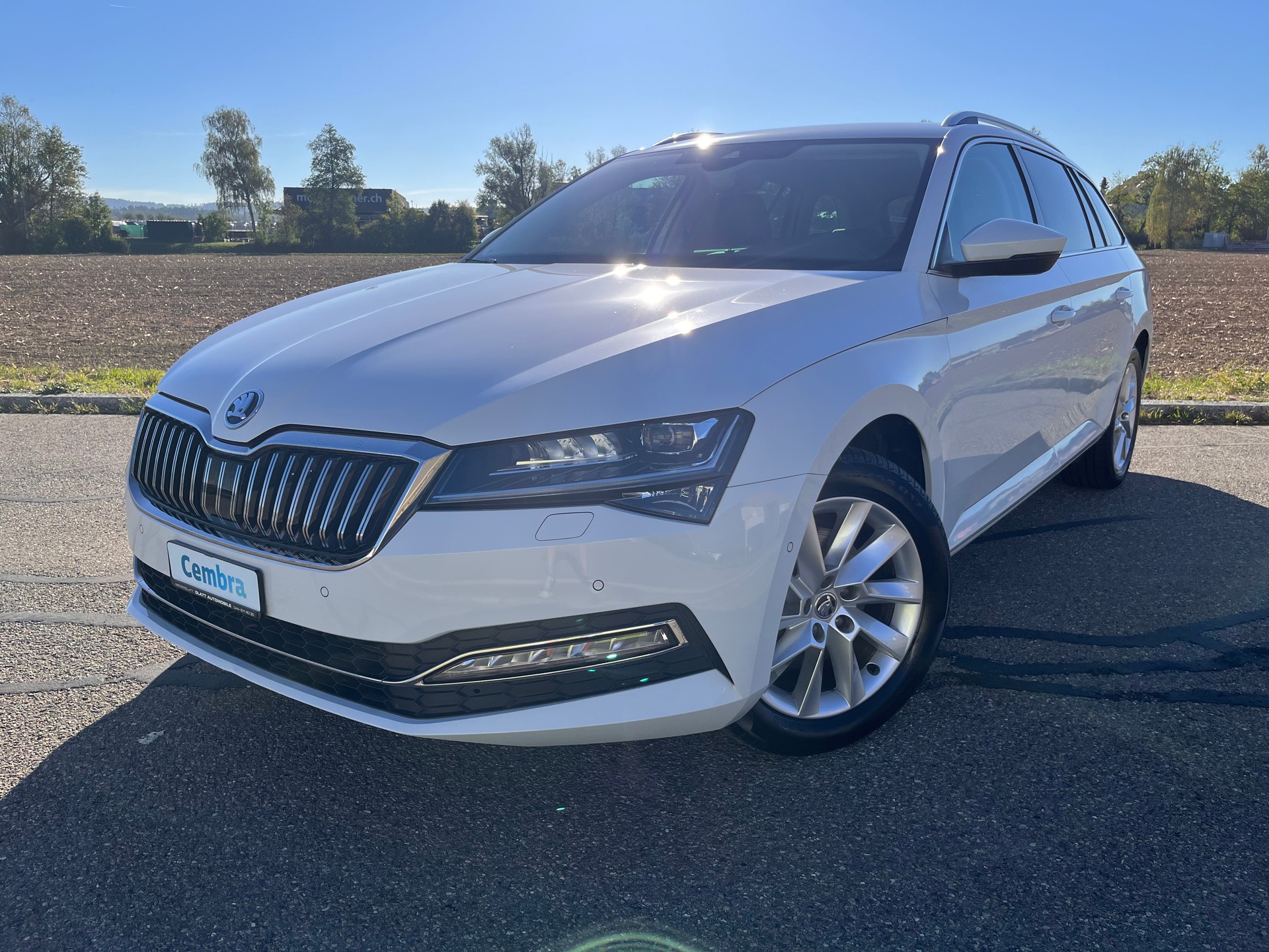 SKODA Superb Combi 2.0 TDi Style 4x4 DSG * MY SKODA PAKET - LEDER ALCANTARA - PEARL WEISS METALLIC - AHK 2200kg *-image-0