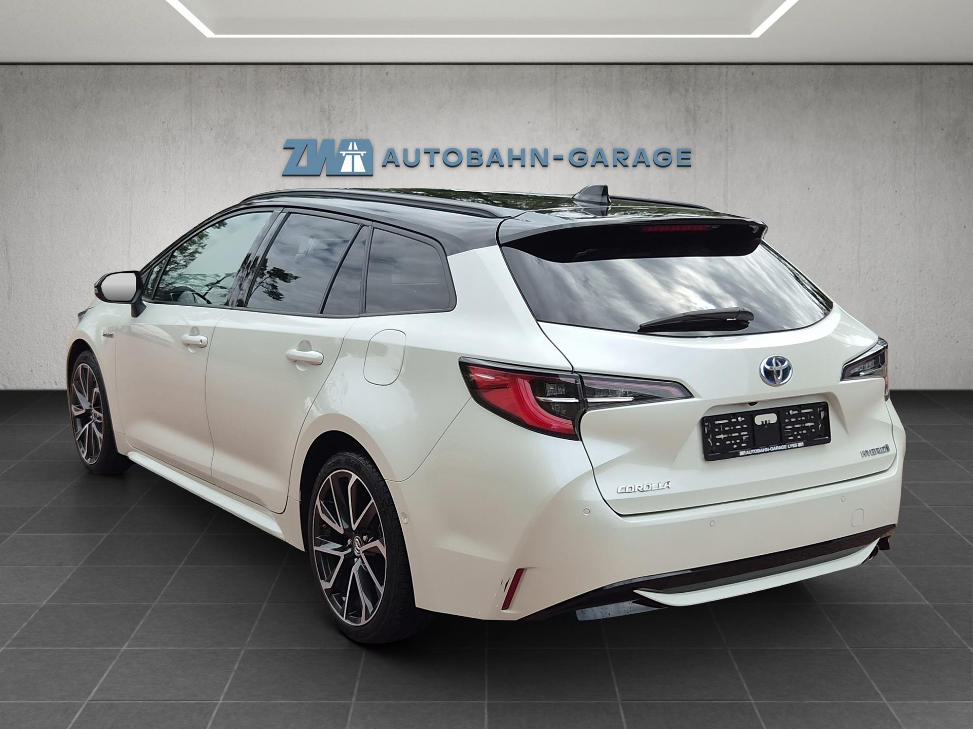 TOYOTA Corolla Touring Sports 2.0 HSD Style-image-2