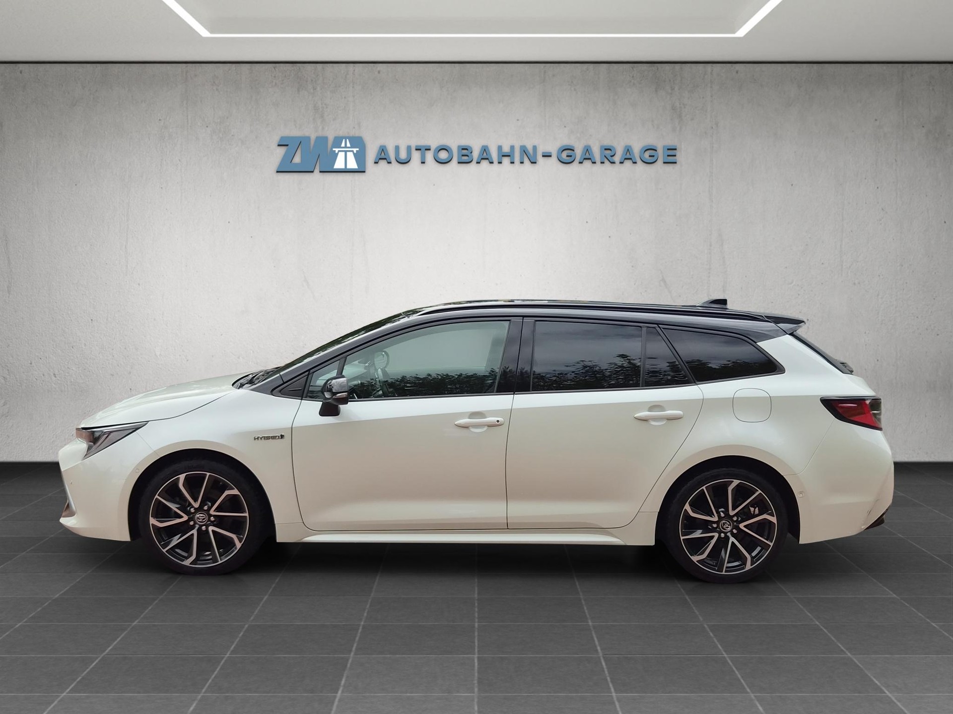 TOYOTA Corolla Touring Sports 2.0 HSD Style-image-1