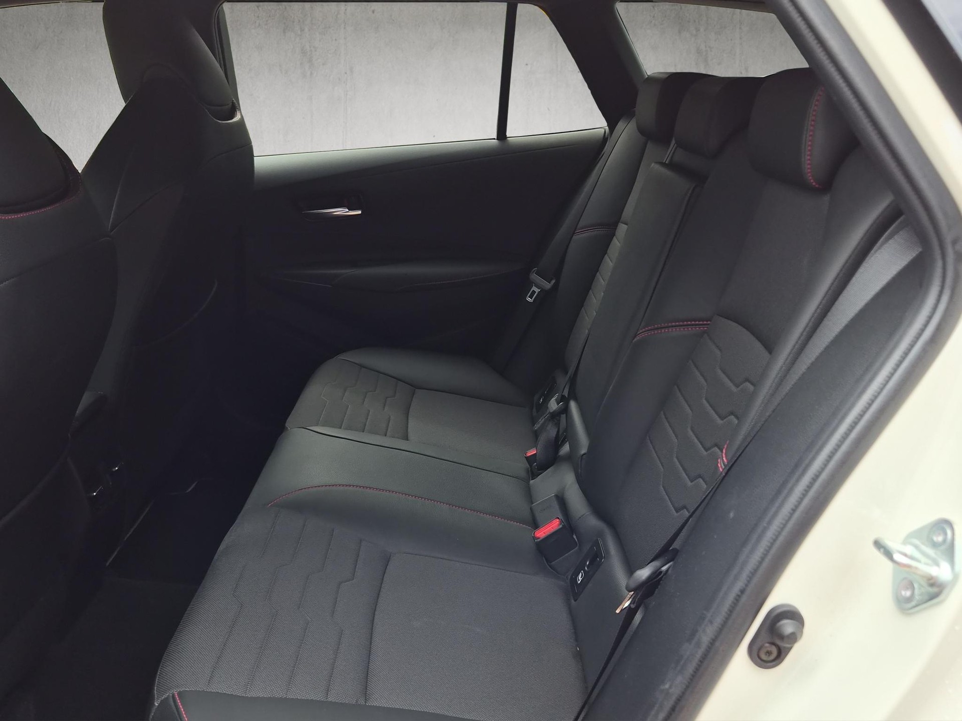 TOYOTA Corolla Touring Sports 2.0 HSD Style-image-12