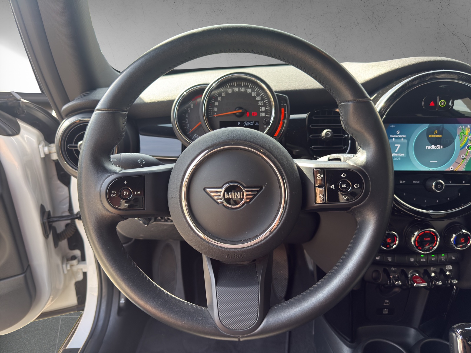 MINI Cooper Camden Edition Steptronic DKG-image-12