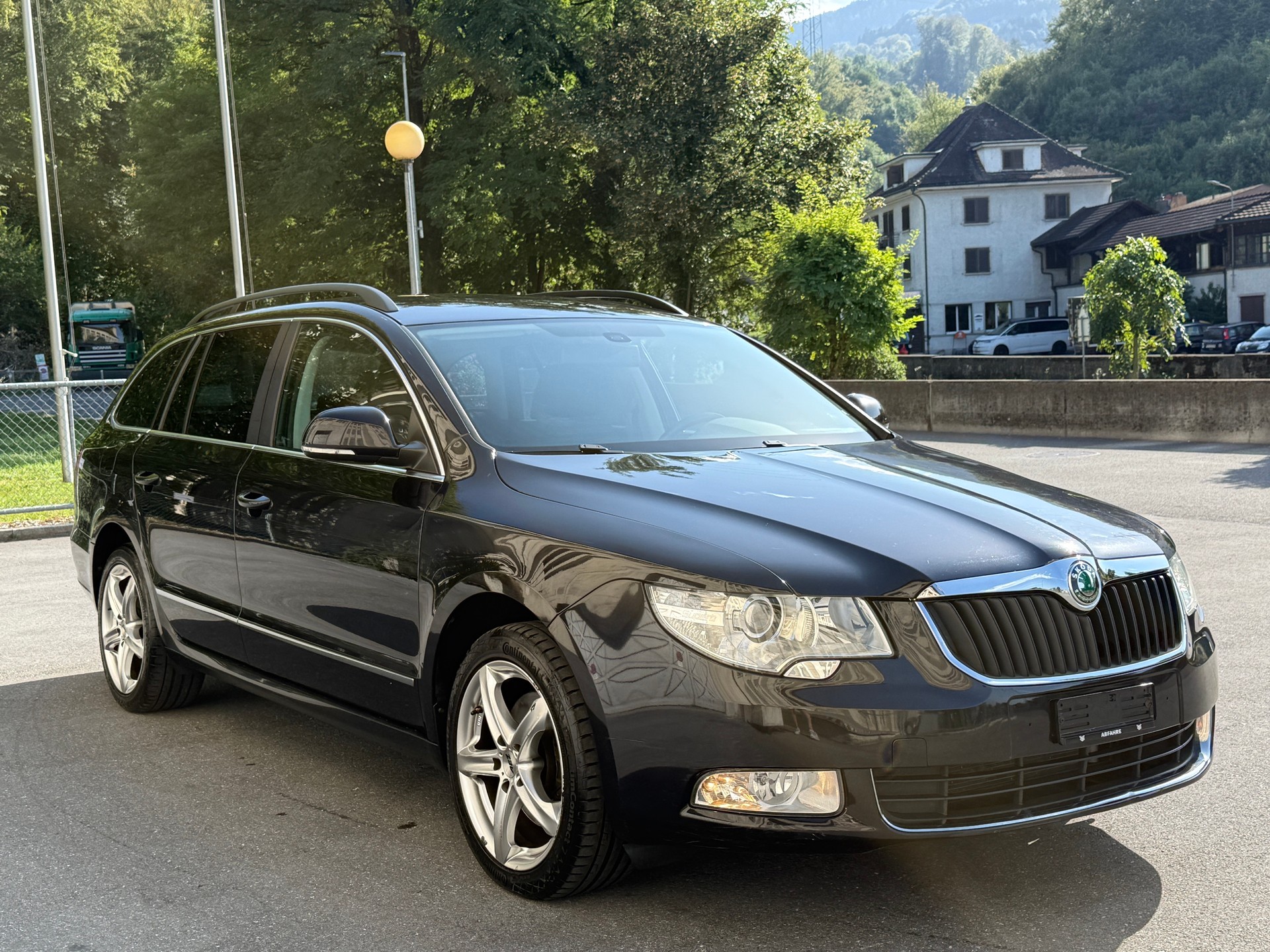SKODA Superb Combi 2.0 TDi Ambition DSG-image-11
