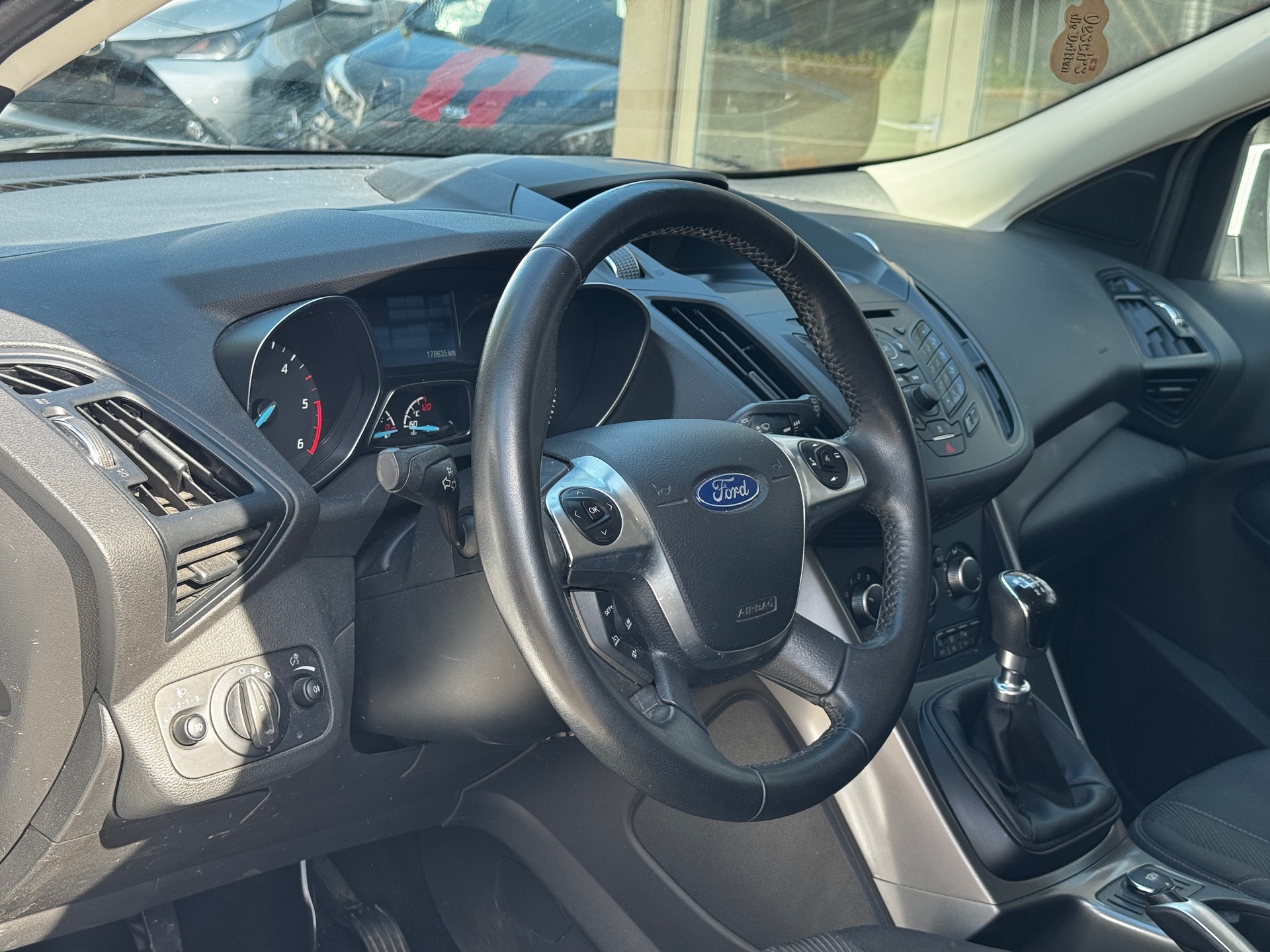 FORD Kuga 2.0 TDCi Carving 4WD-image-11