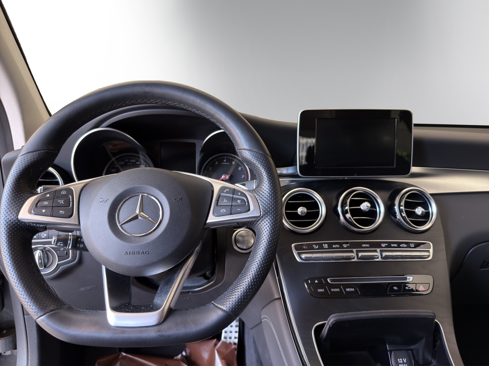 MERCEDES-BENZ GLC 300 4Matic AMG Line 9G-Tronic-image-11