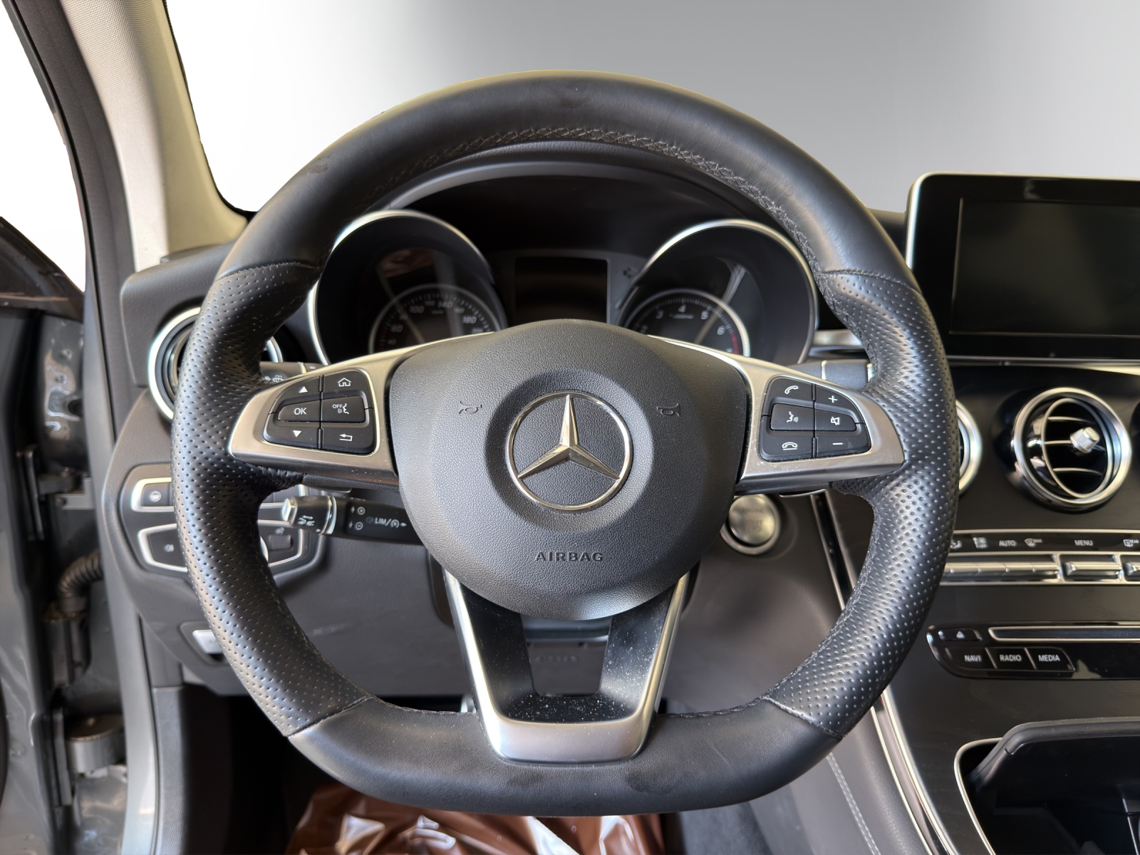 MERCEDES-BENZ GLC 300 4Matic AMG Line 9G-Tronic-image-13