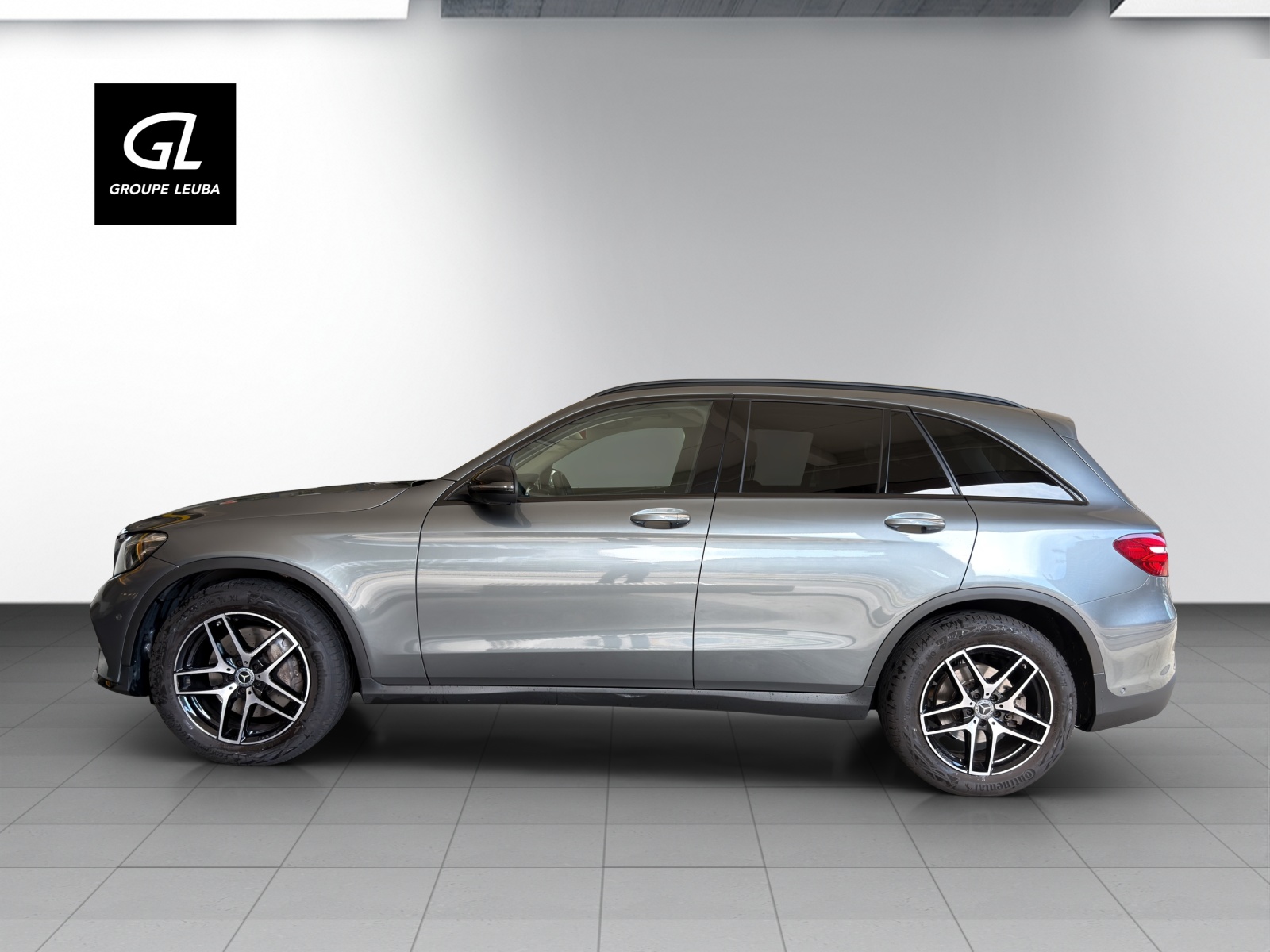 MERCEDES-BENZ GLC 300 4Matic AMG Line 9G-Tronic-image-2