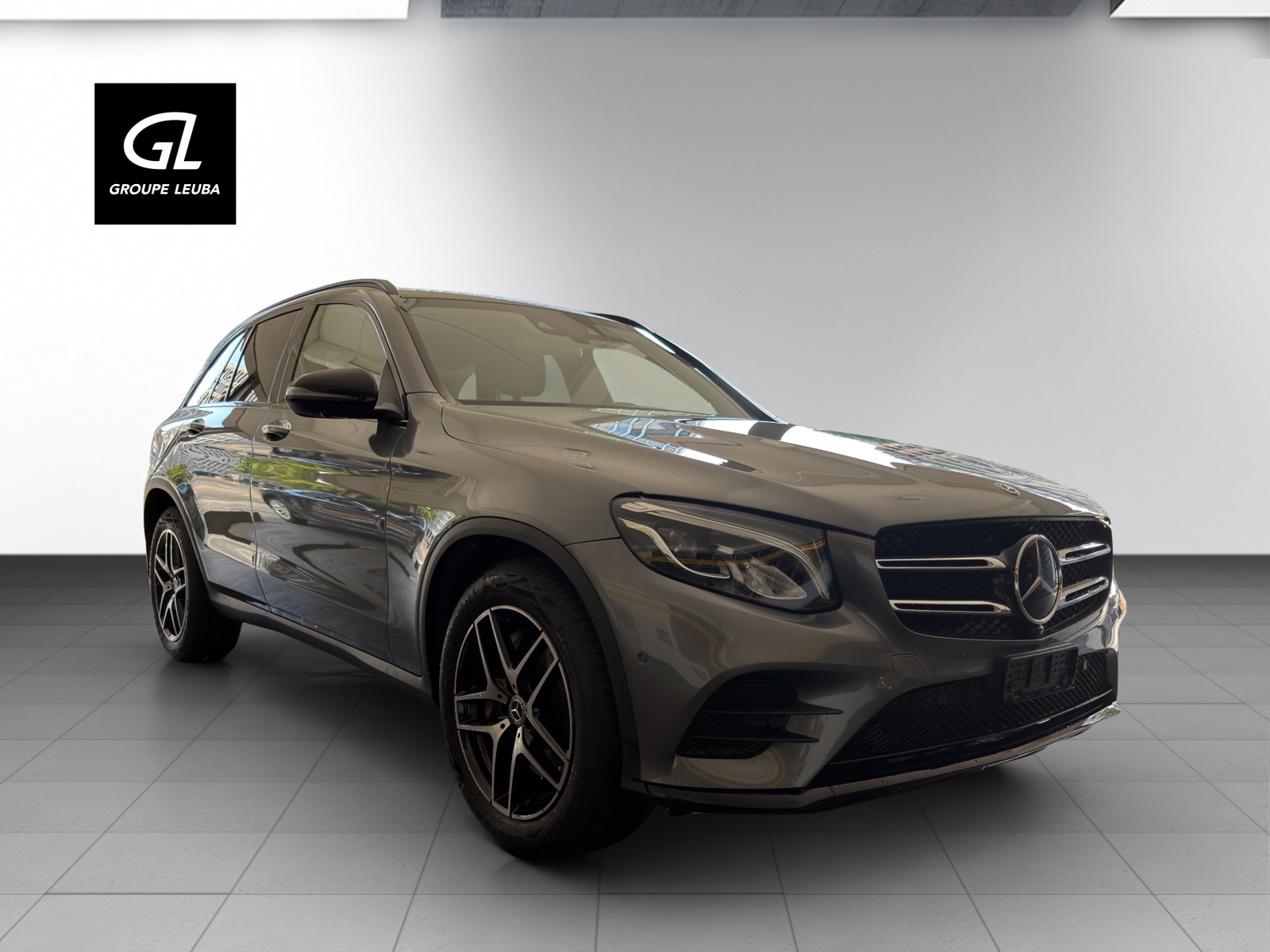 MERCEDES-BENZ GLC 300 4Matic AMG Line 9G-Tronic-image-0