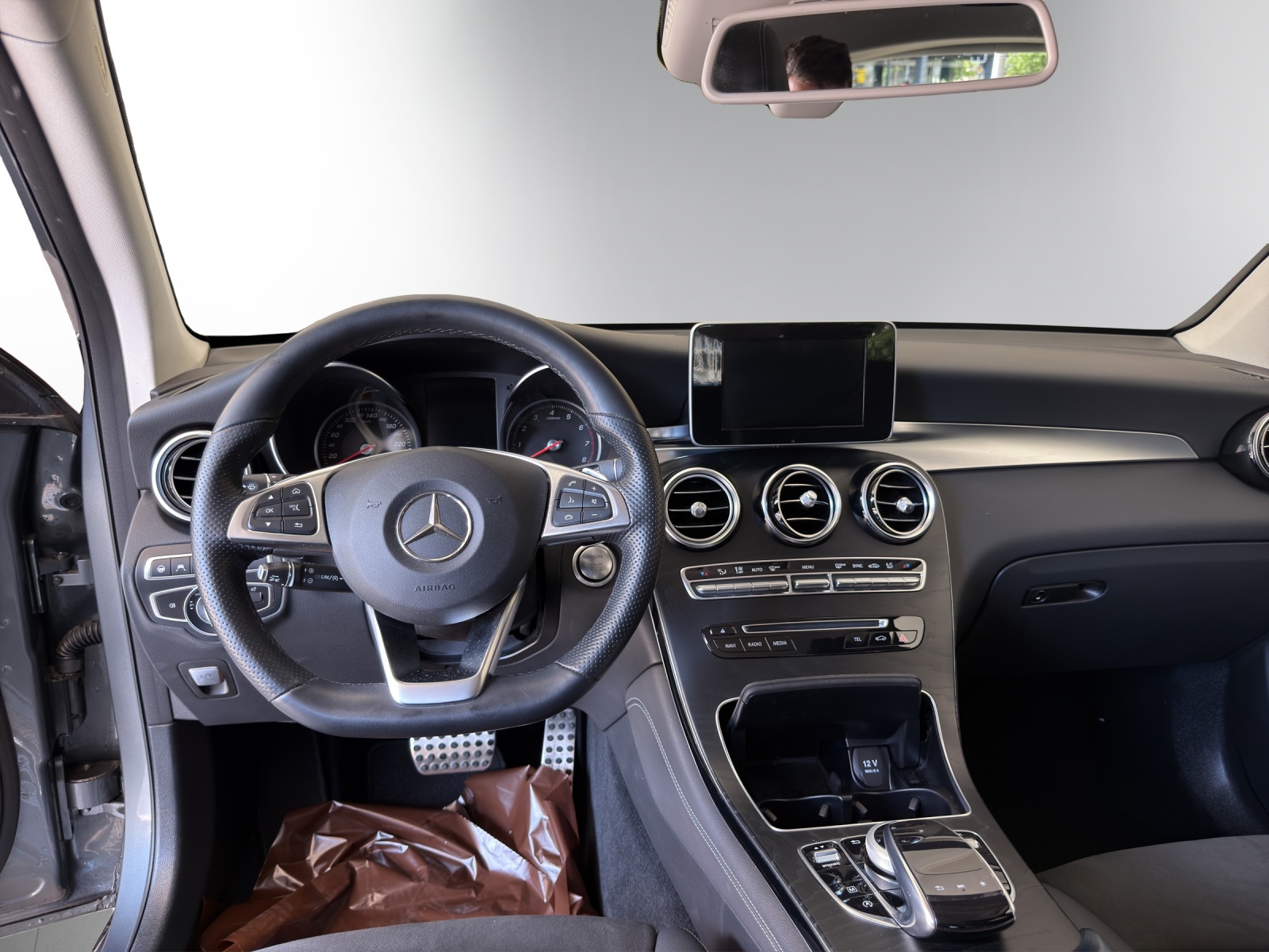 MERCEDES-BENZ GLC 300 4Matic AMG Line 9G-Tronic-image-14