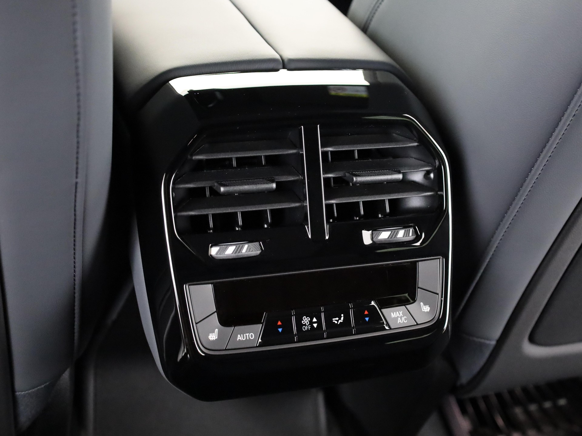 BMW iX I20 M70-image-19
