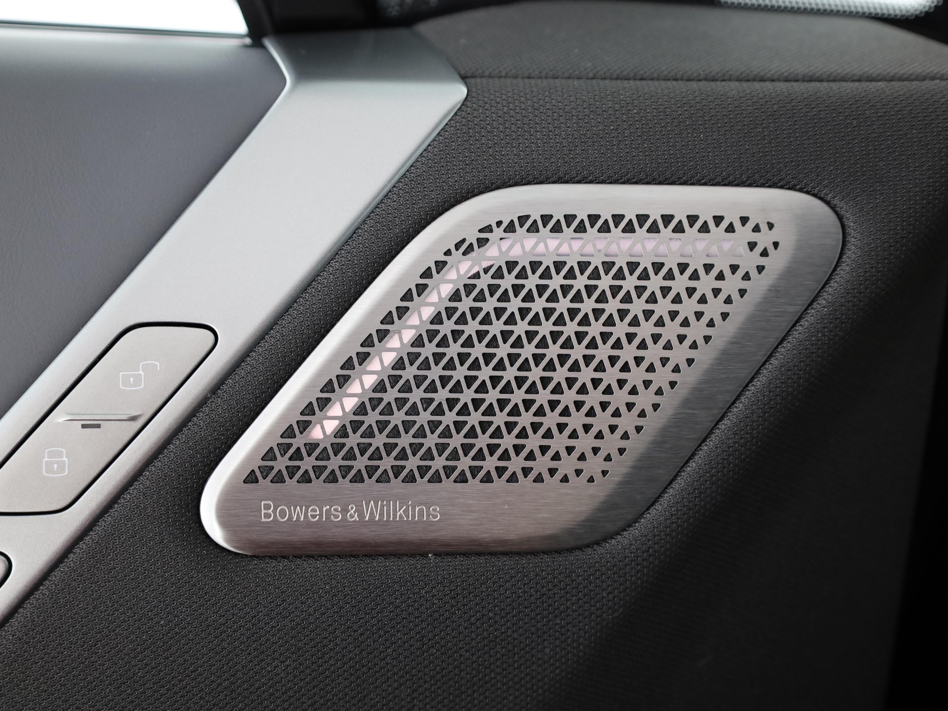 BMW iX I20 M70-image-13