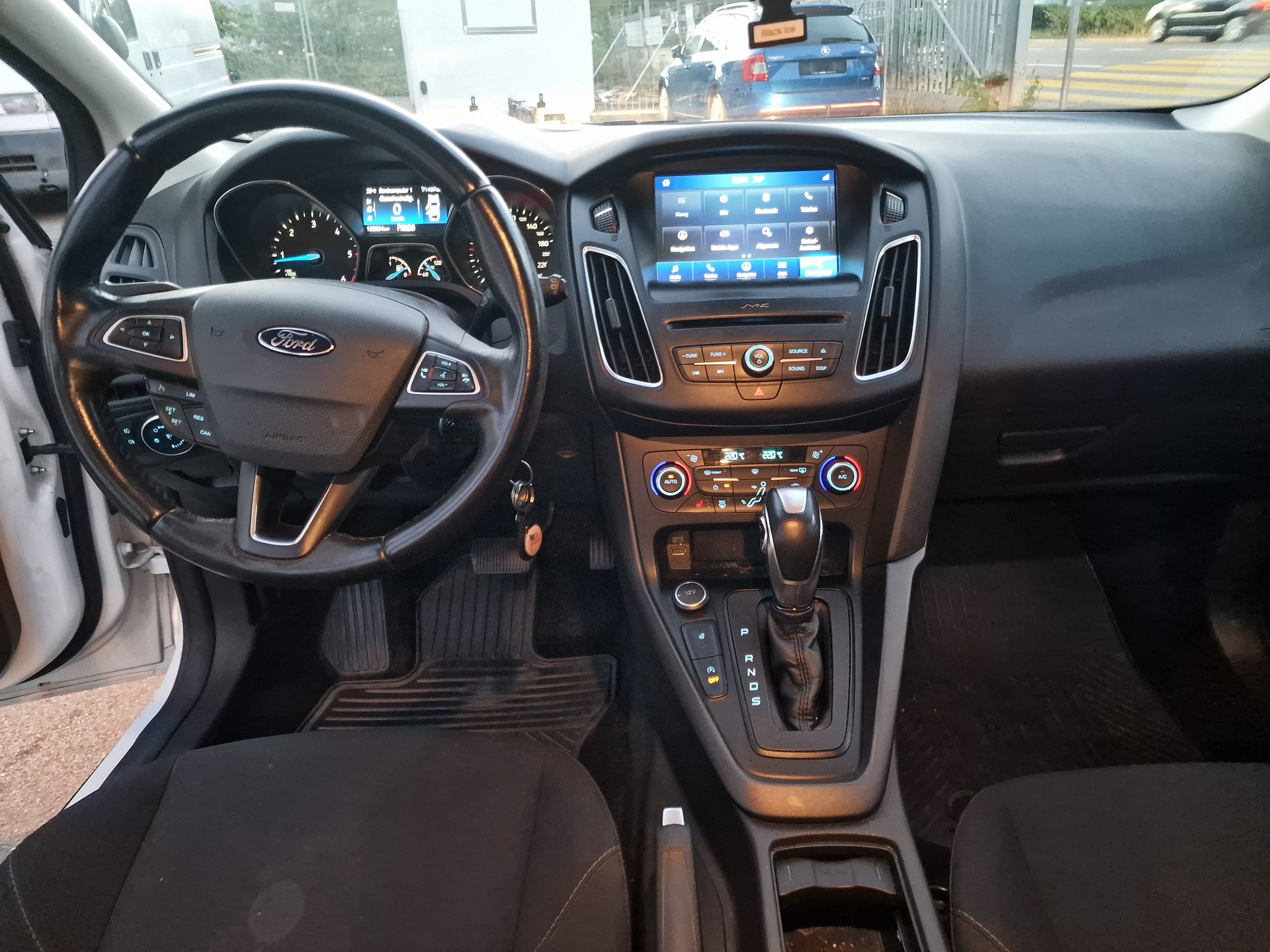 FORD Focus 2.0 TDCi Trend Powershift-image-10