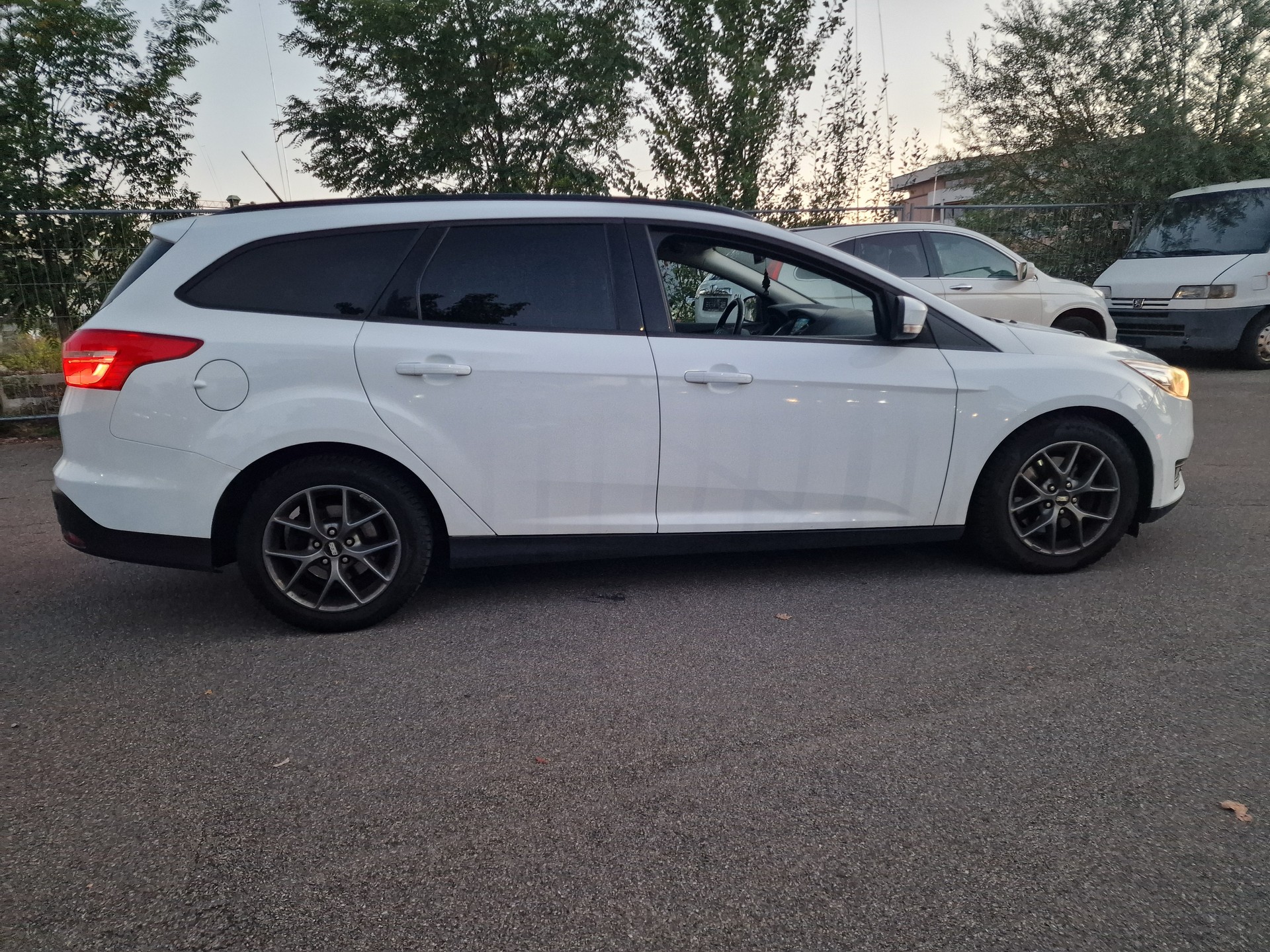 FORD Focus 2.0 TDCi Trend Powershift-image-5