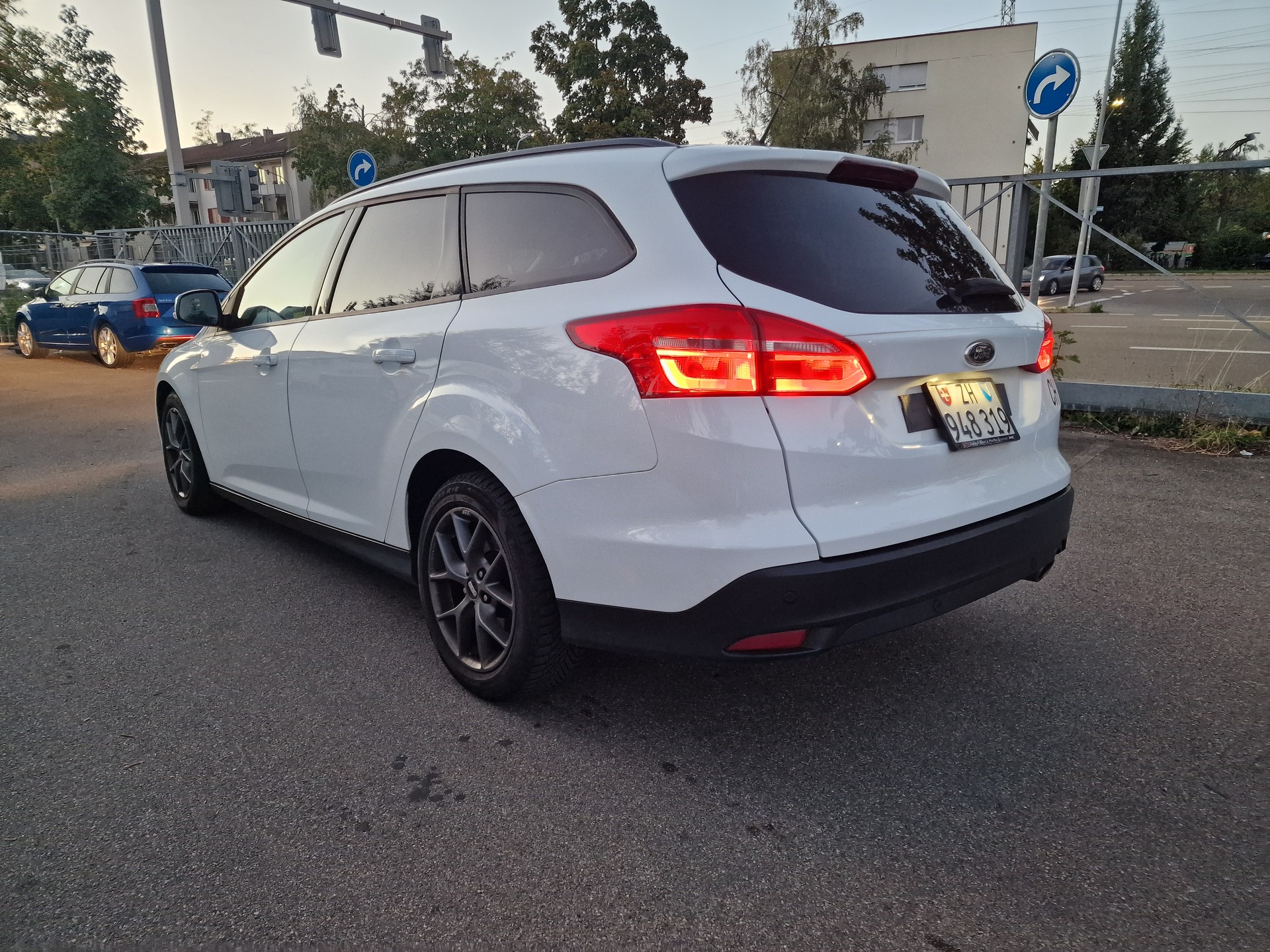 FORD Focus 2.0 TDCi Trend Powershift-image-2
