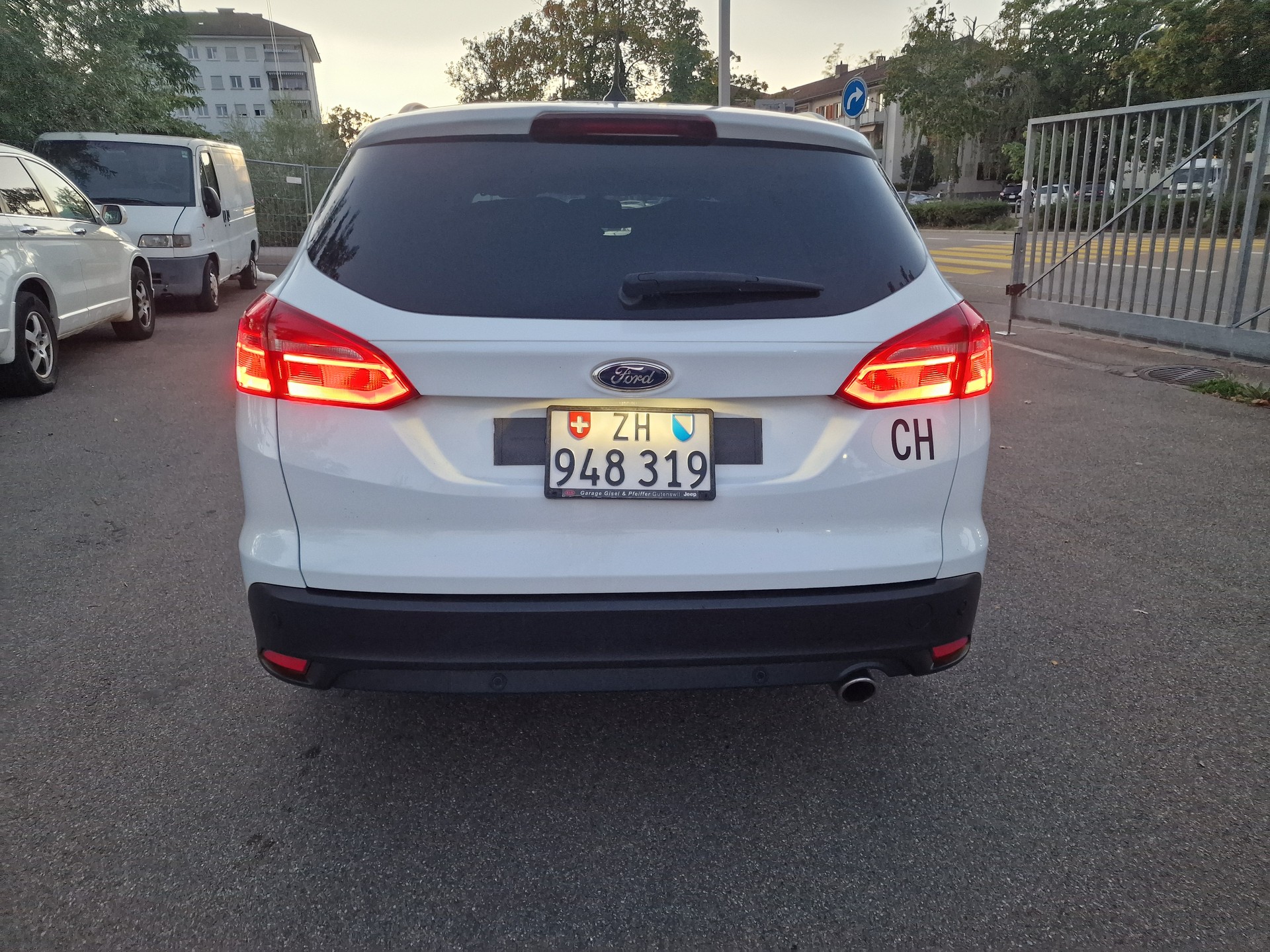 FORD Focus 2.0 TDCi Trend Powershift-image-3