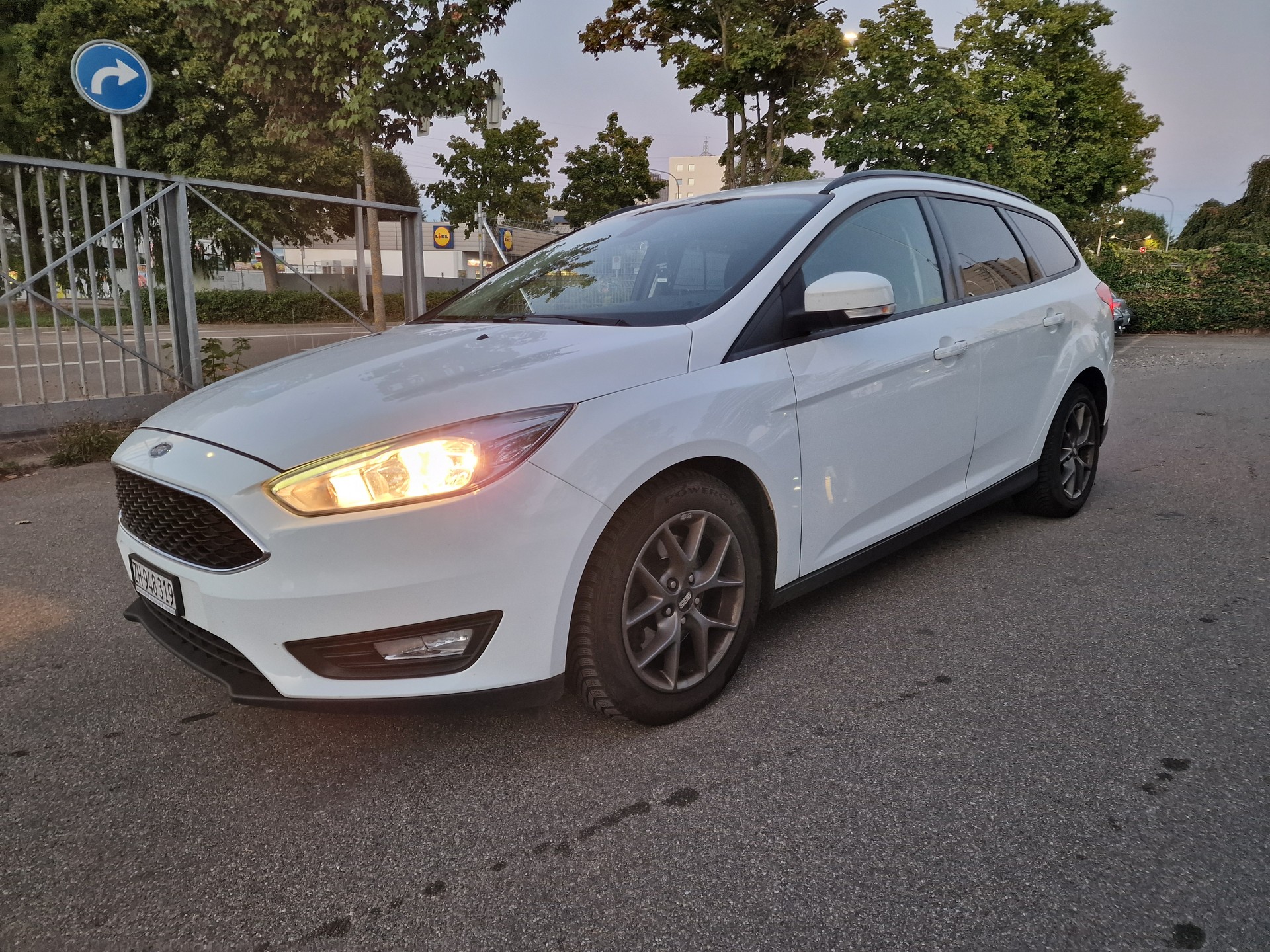 FORD Focus 2.0 TDCi Trend Powershift-image-0