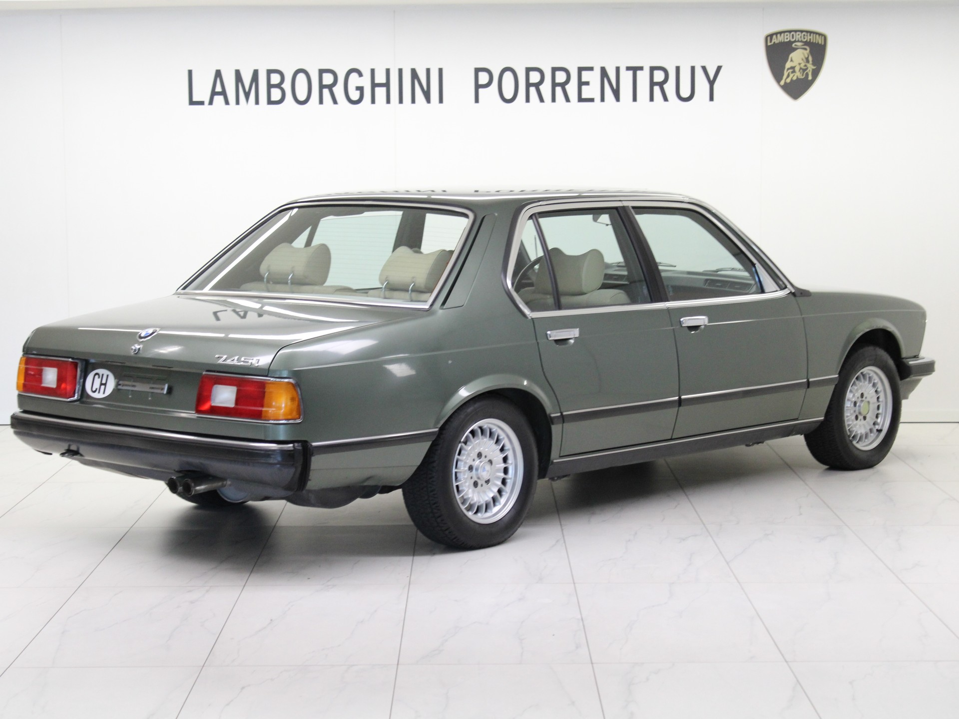 BMW 745i-image-2
