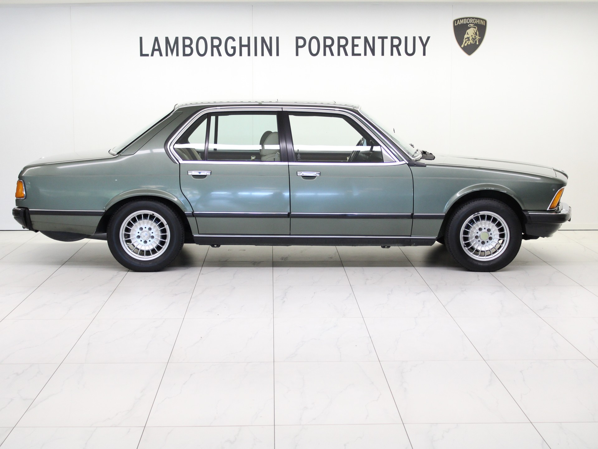 BMW 745i-image-1