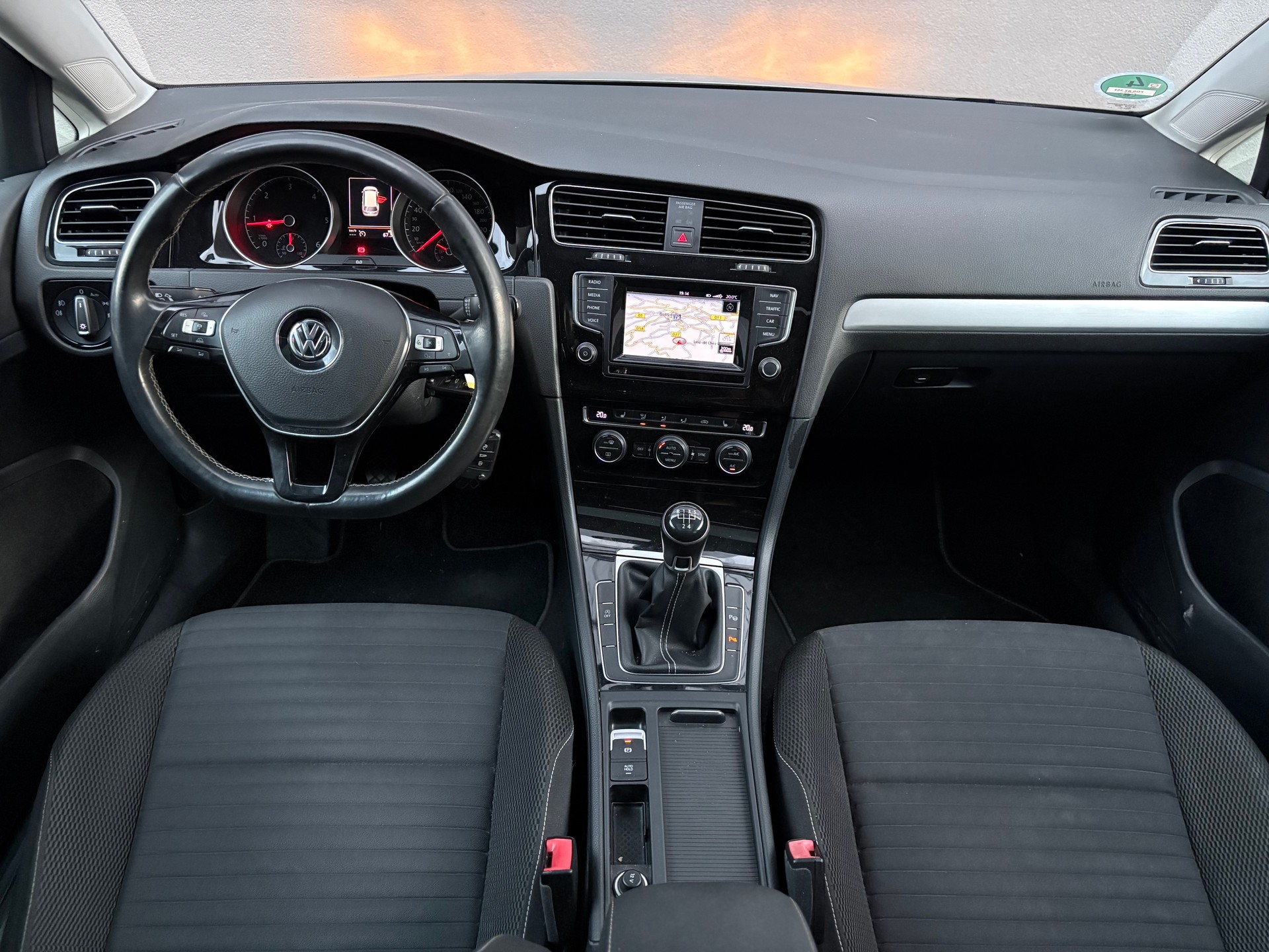 VW Golf Variant 1.6 TDI Cup (Deutsche Papiere)-image-11