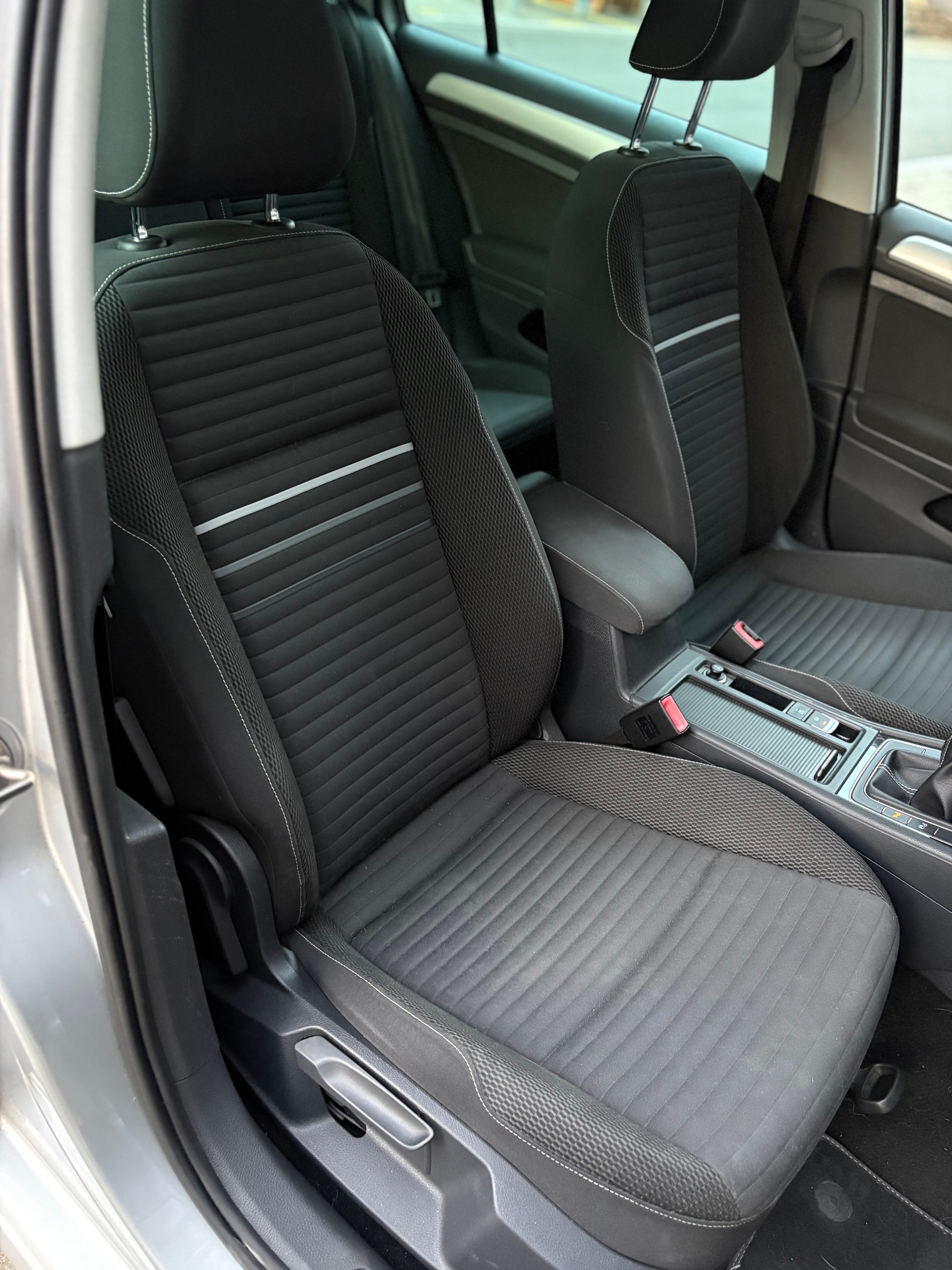 VW Golf Variant 1.6 TDI Cup (Deutsche Papiere)-image-10