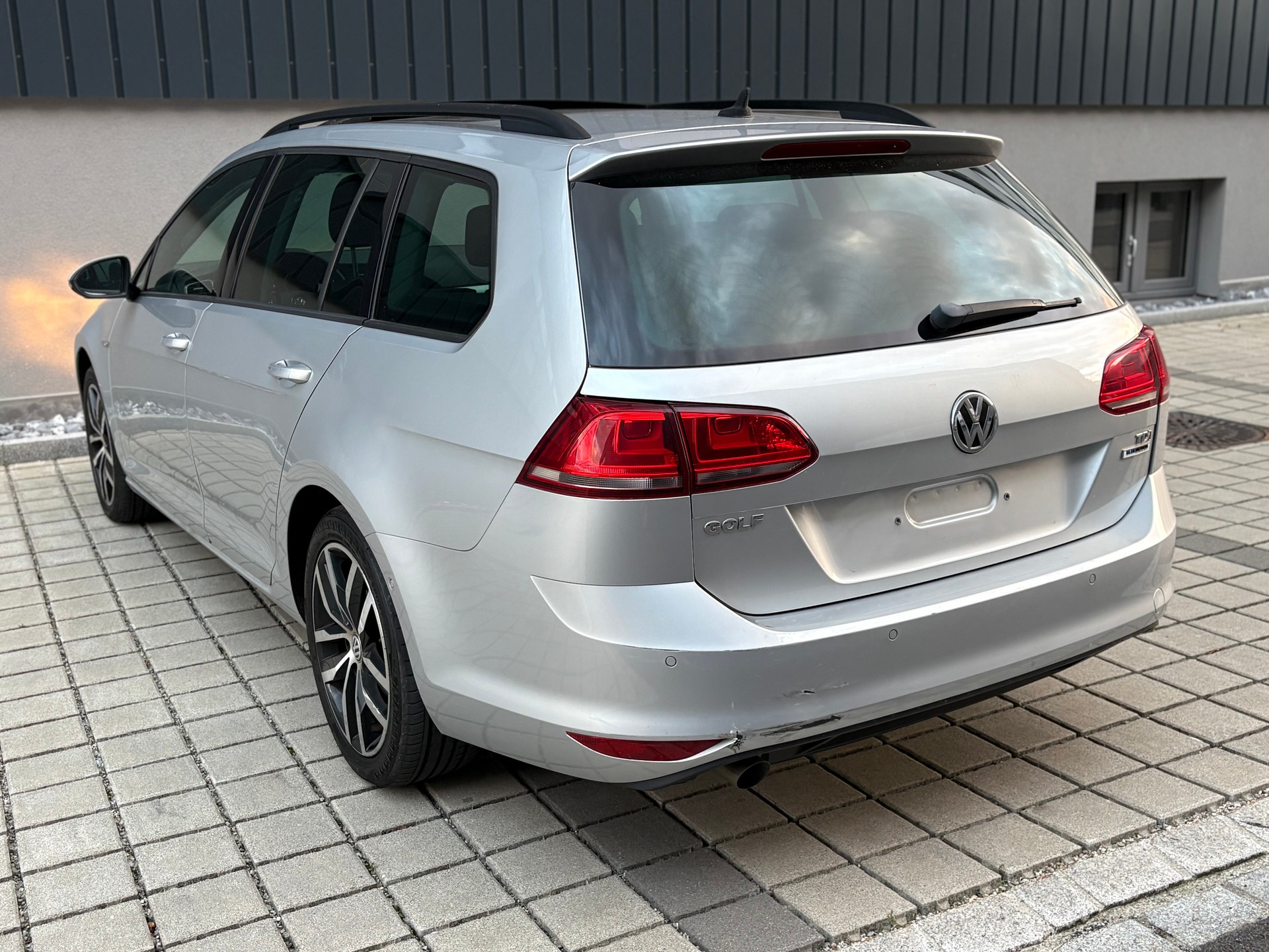 VW Golf Variant 1.6 TDI Cup (Deutsche Papiere)-image-5