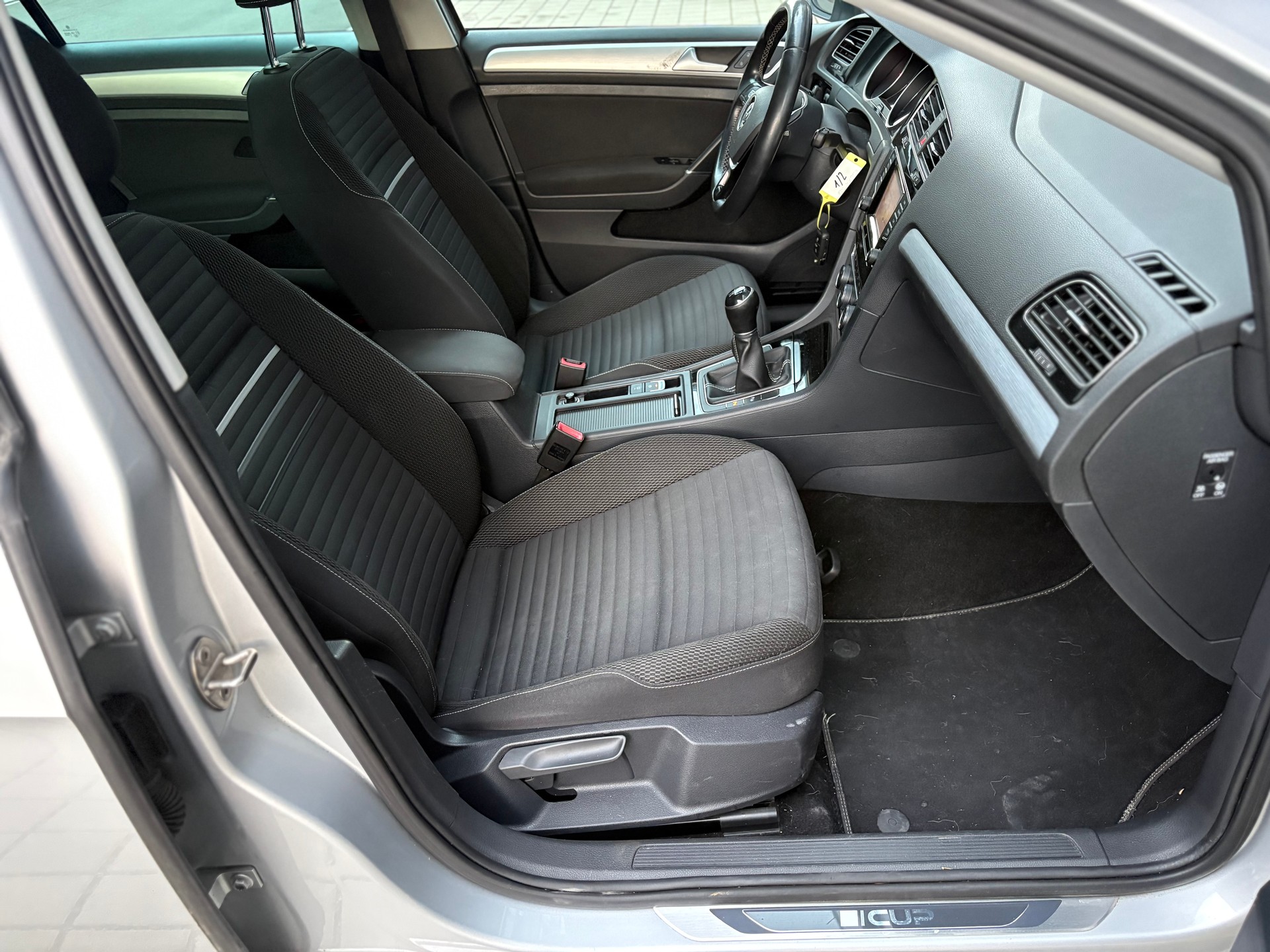 VW Golf Variant 1.6 TDI Cup (Deutsche Papiere)-image-9