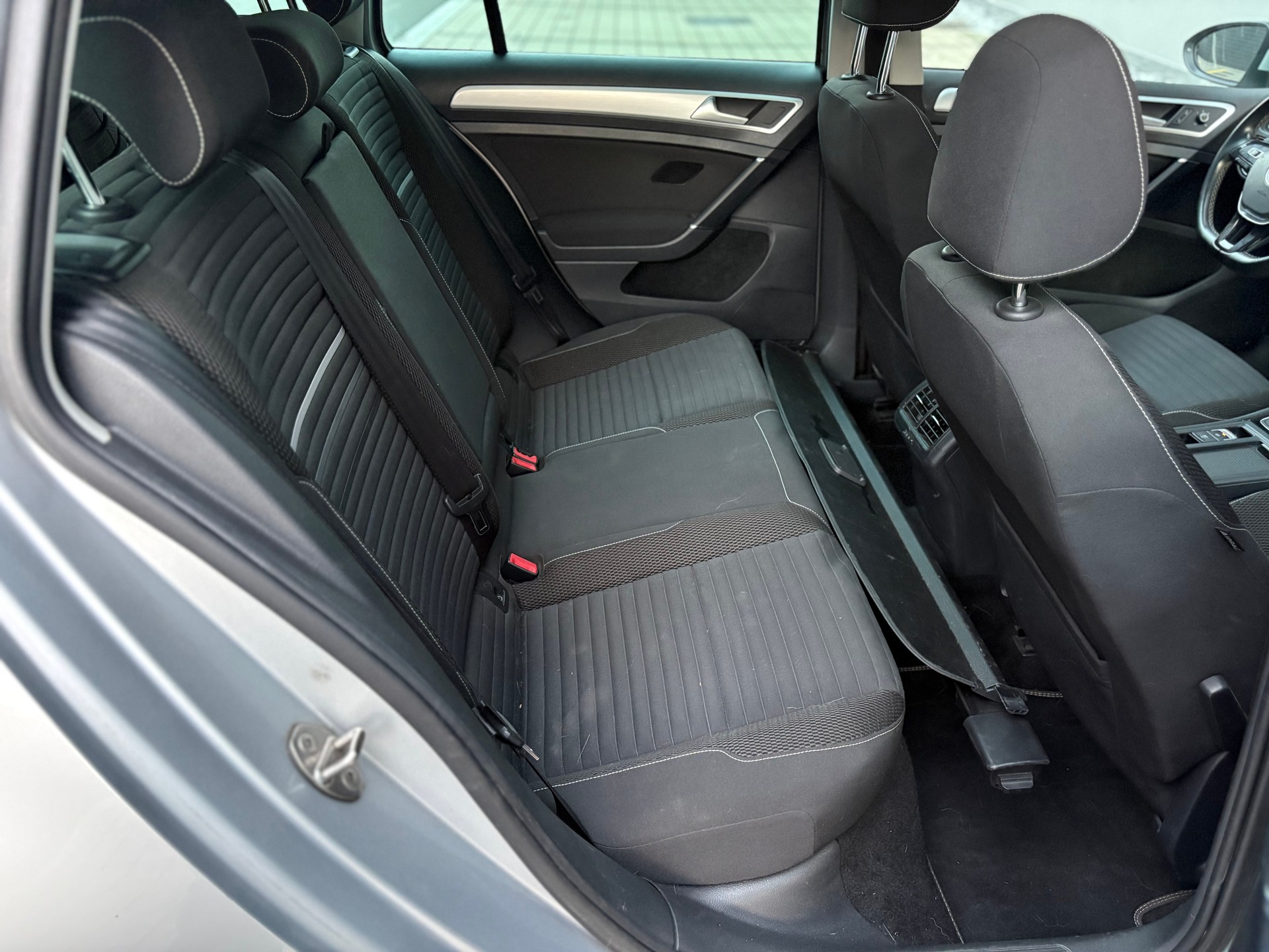VW Golf Variant 1.6 TDI Cup (Deutsche Papiere)-image-13