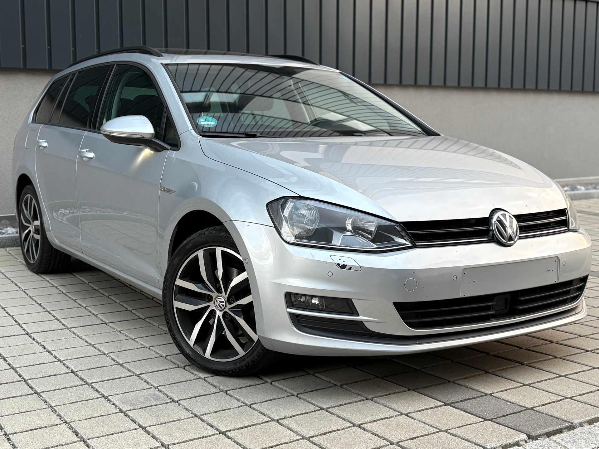 VW Golf Variant 1.6 TDI Cup (Deutsche Papiere)-image-2